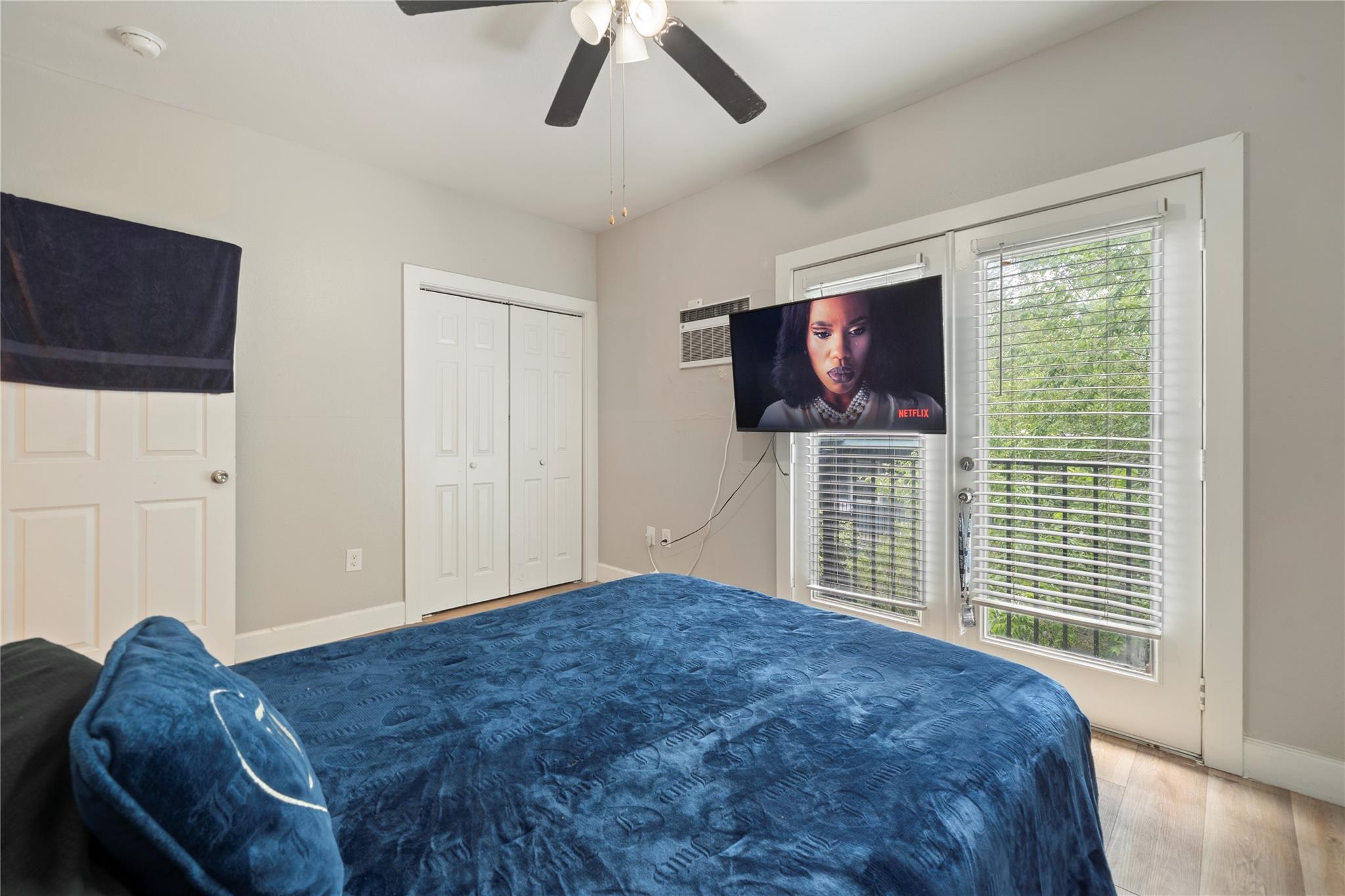201 W 31st St #b Property Photo 15