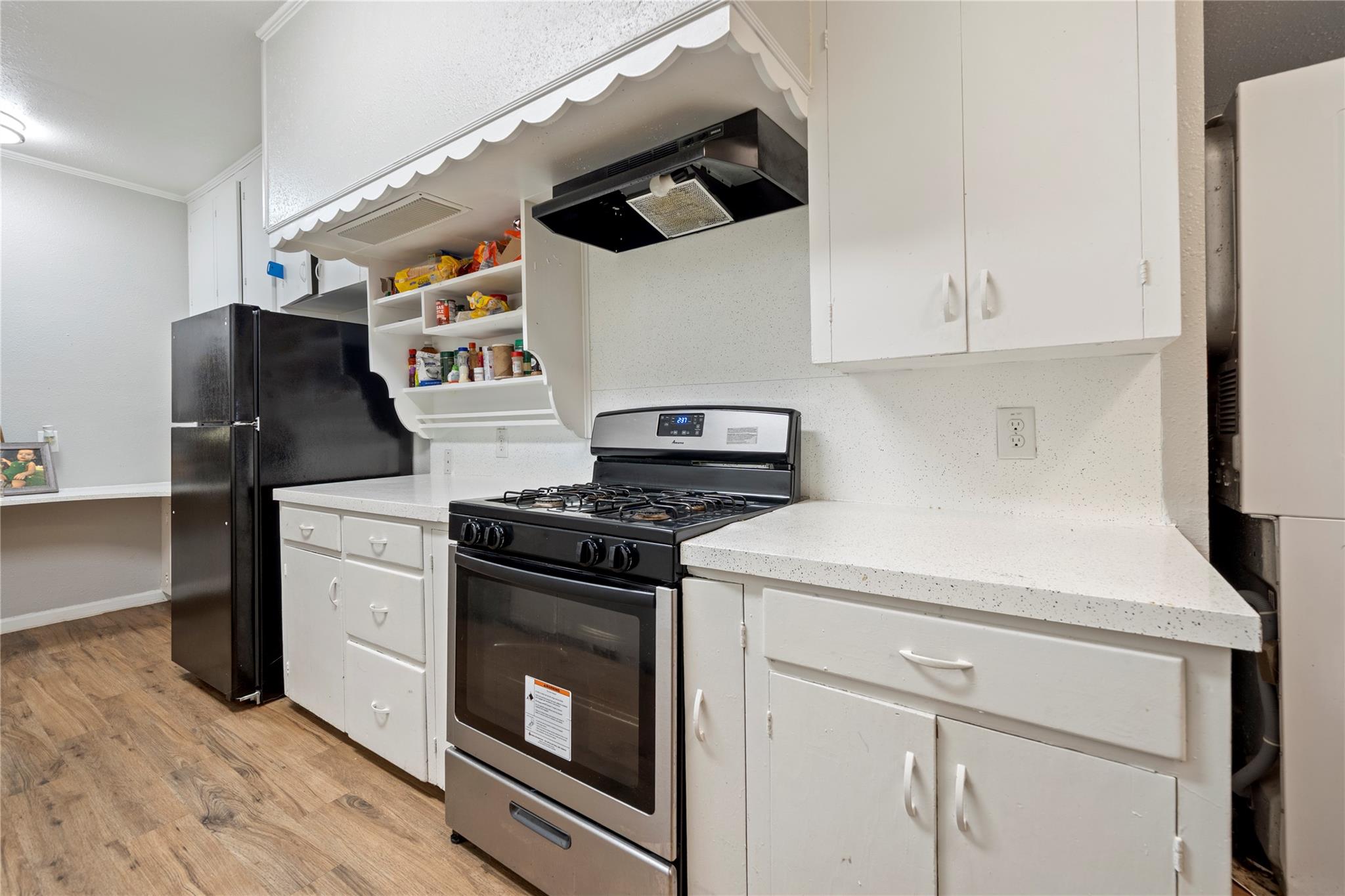 201 W 31st St #b Property Photo 17