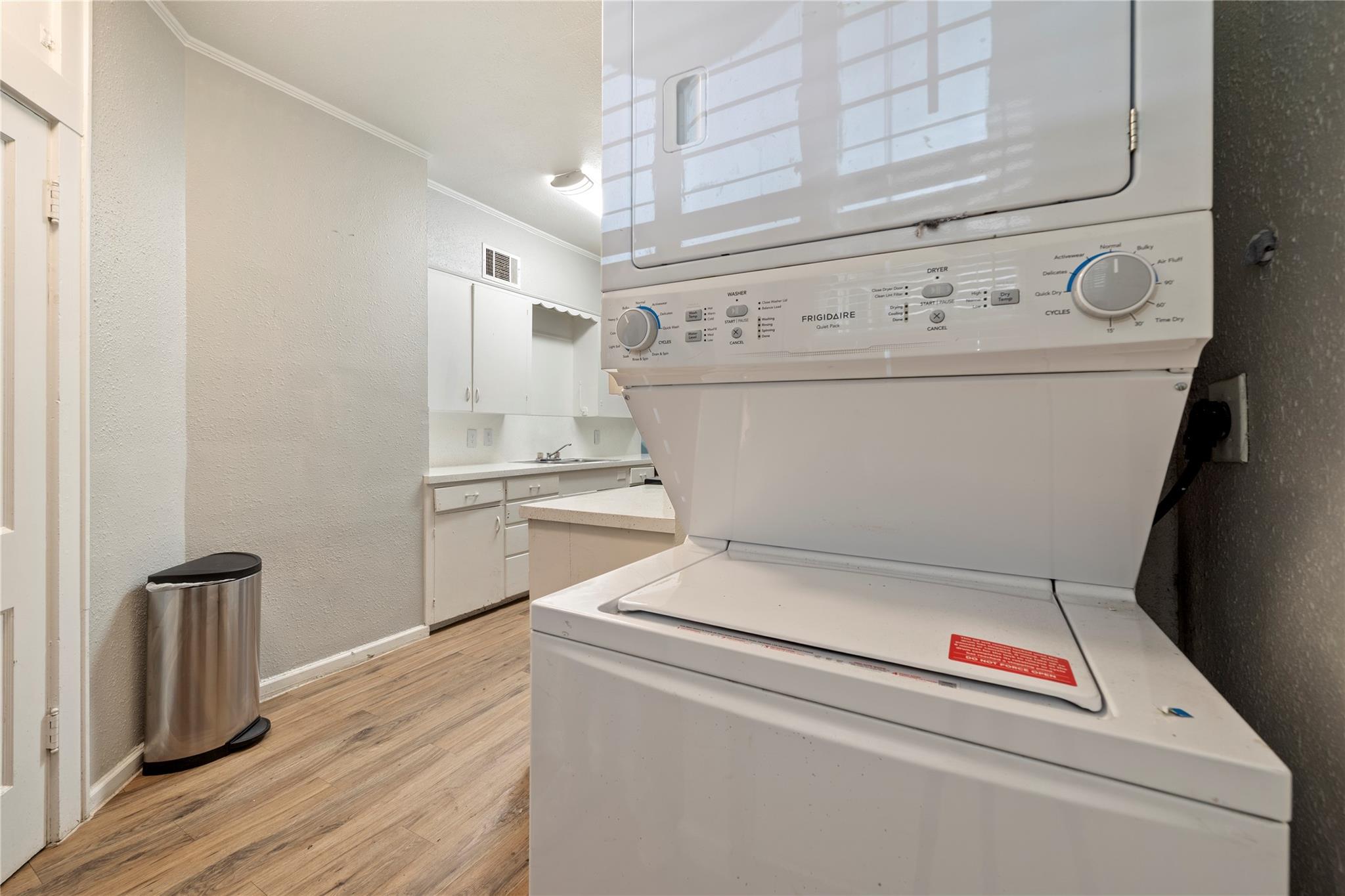 201 W 31st St #b Property Photo 19