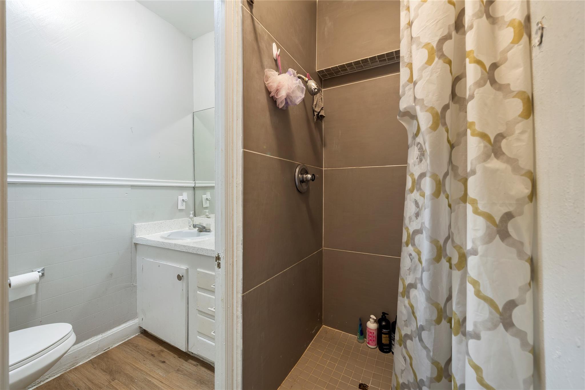 201 W 31st St #b Property Photo 20