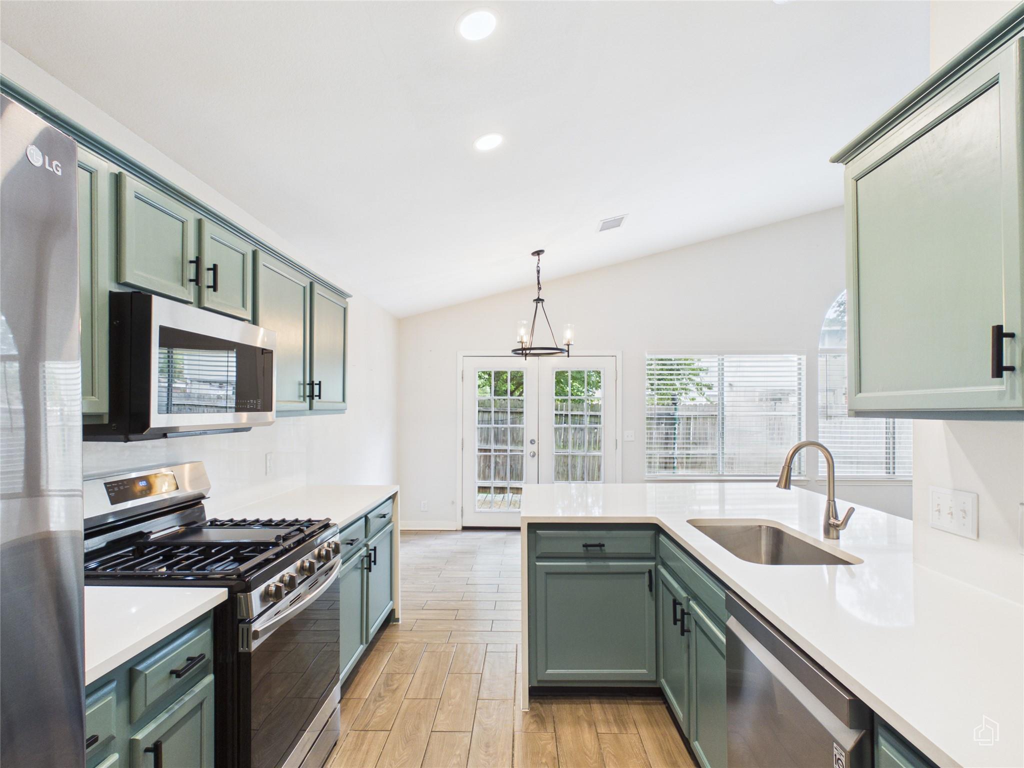7400 Crepe Myrtle Dr Property Photo 1