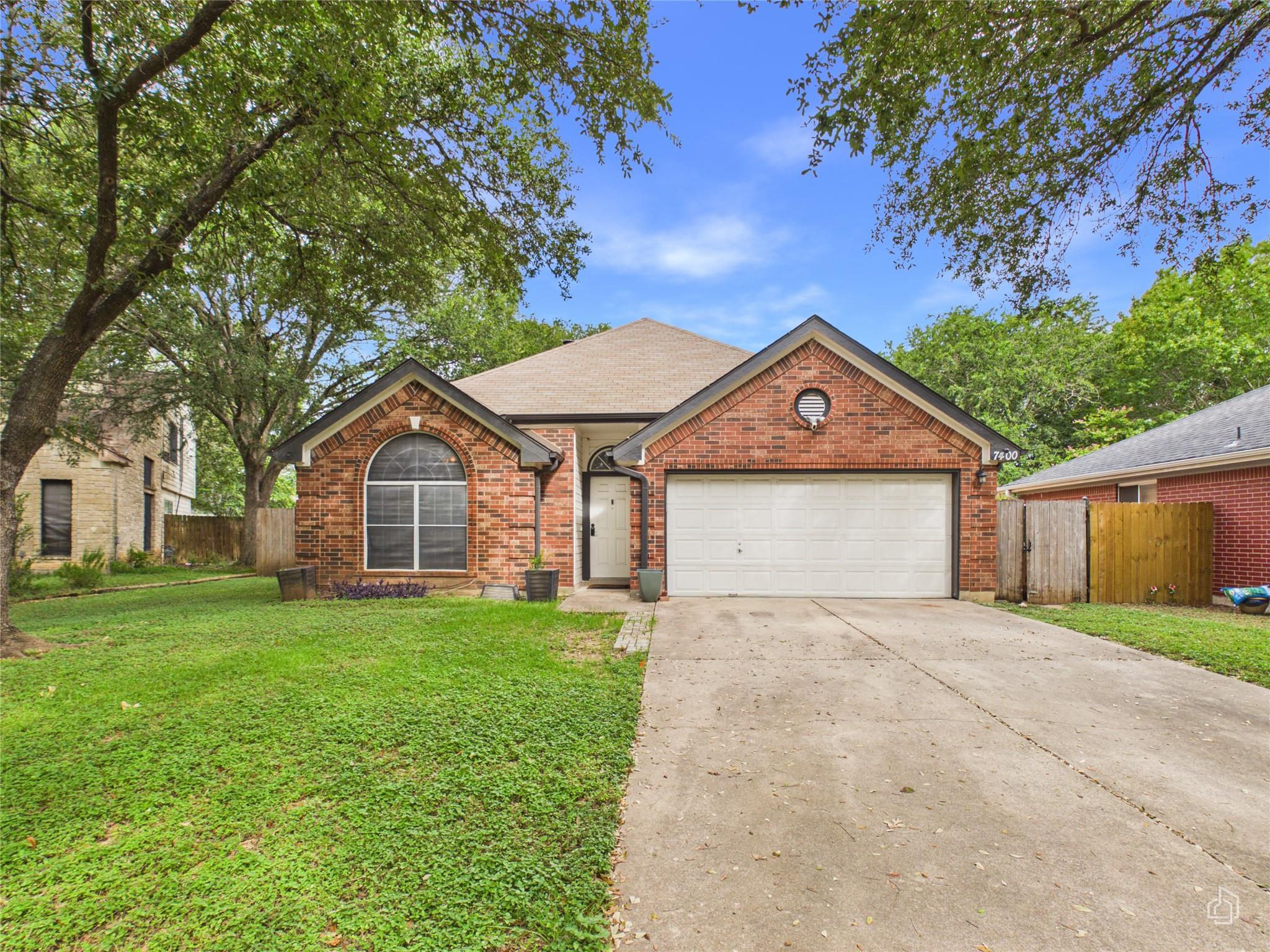 7400 Crepe Myrtle Dr Property Photo 2