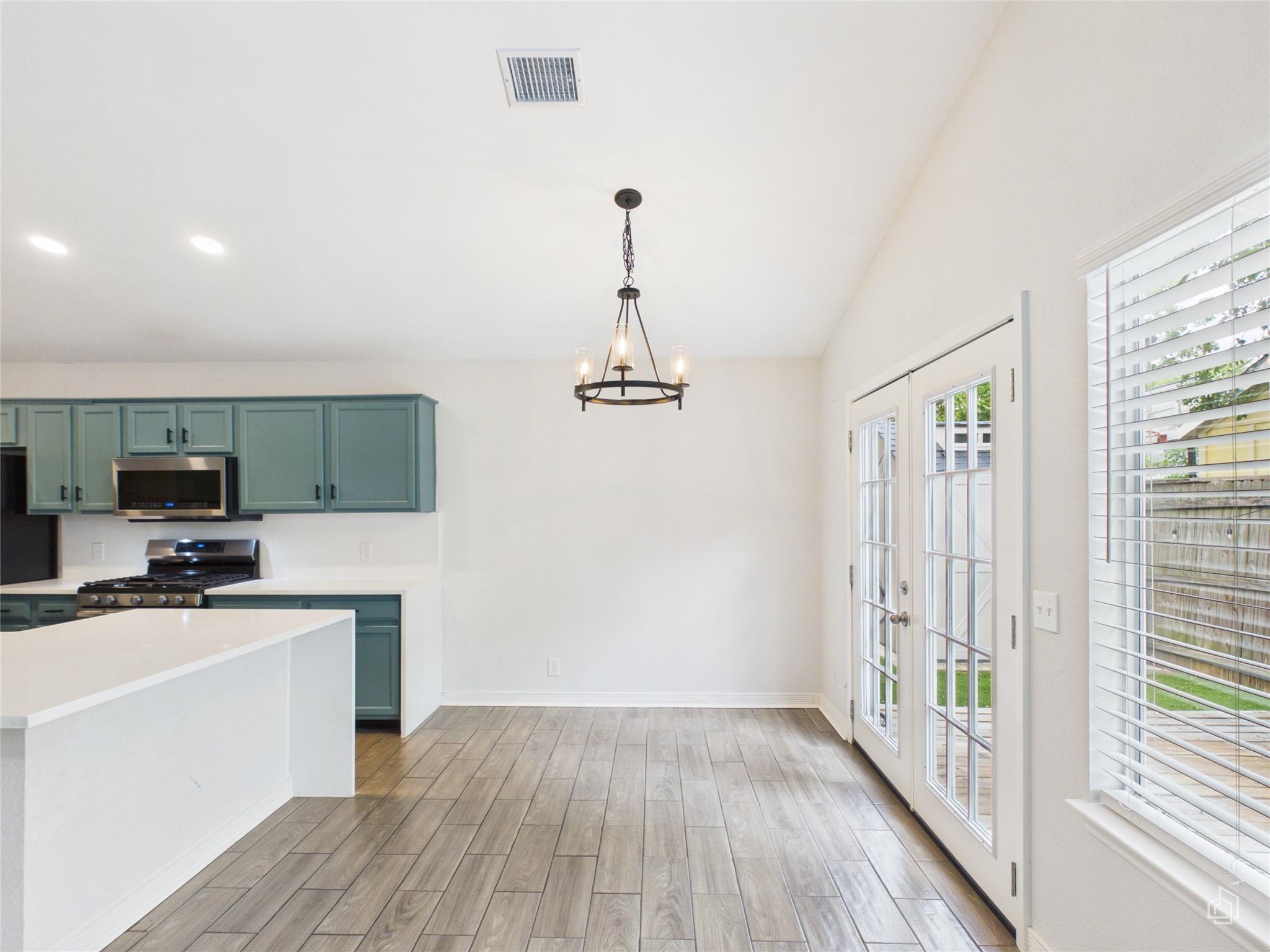 7400 Crepe Myrtle Dr Property Photo 9