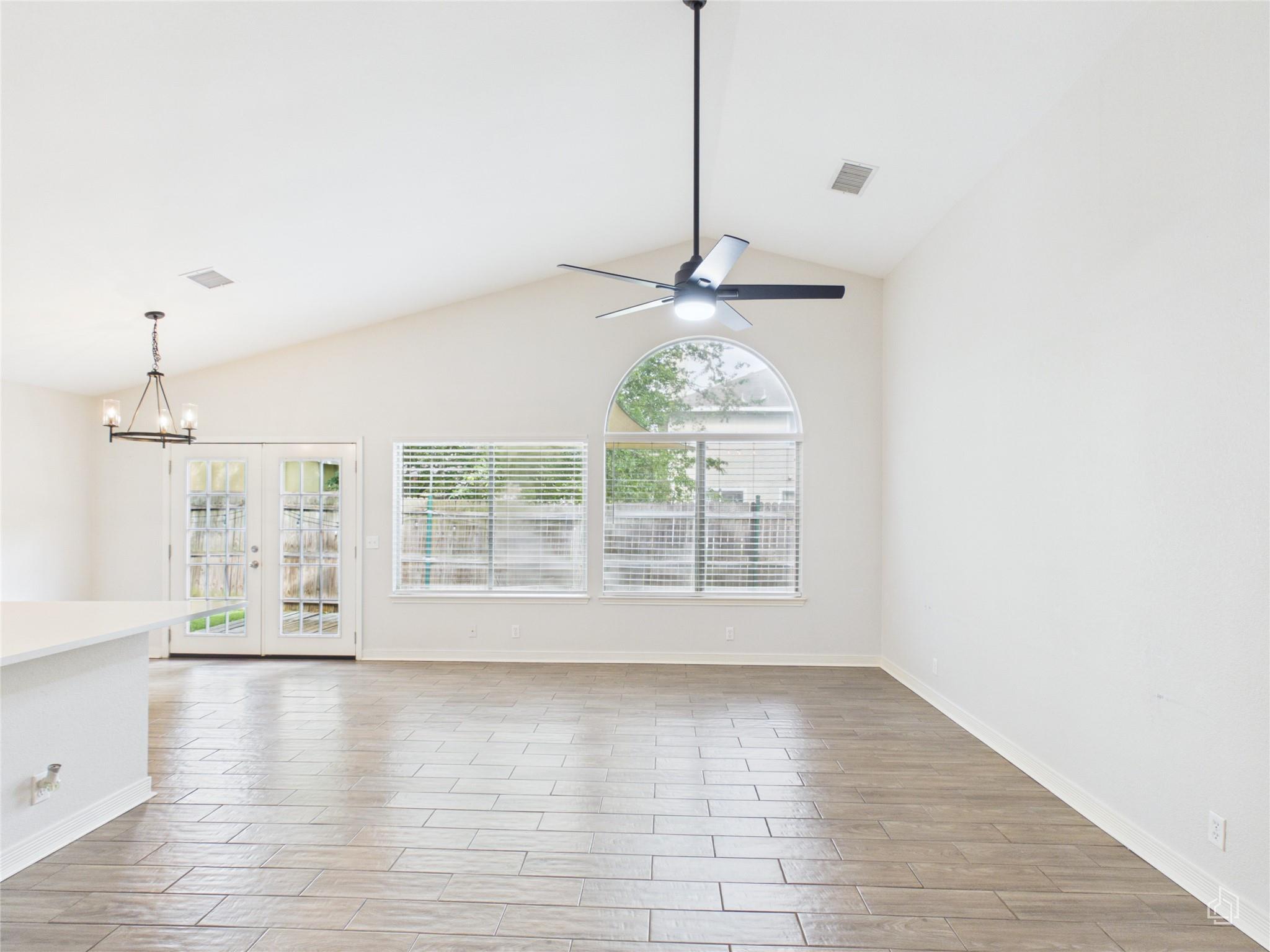 7400 Crepe Myrtle Dr Property Photo 10