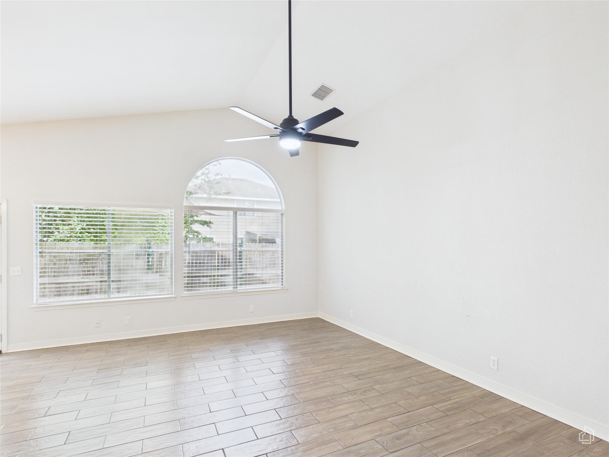 7400 Crepe Myrtle Dr Property Photo 12