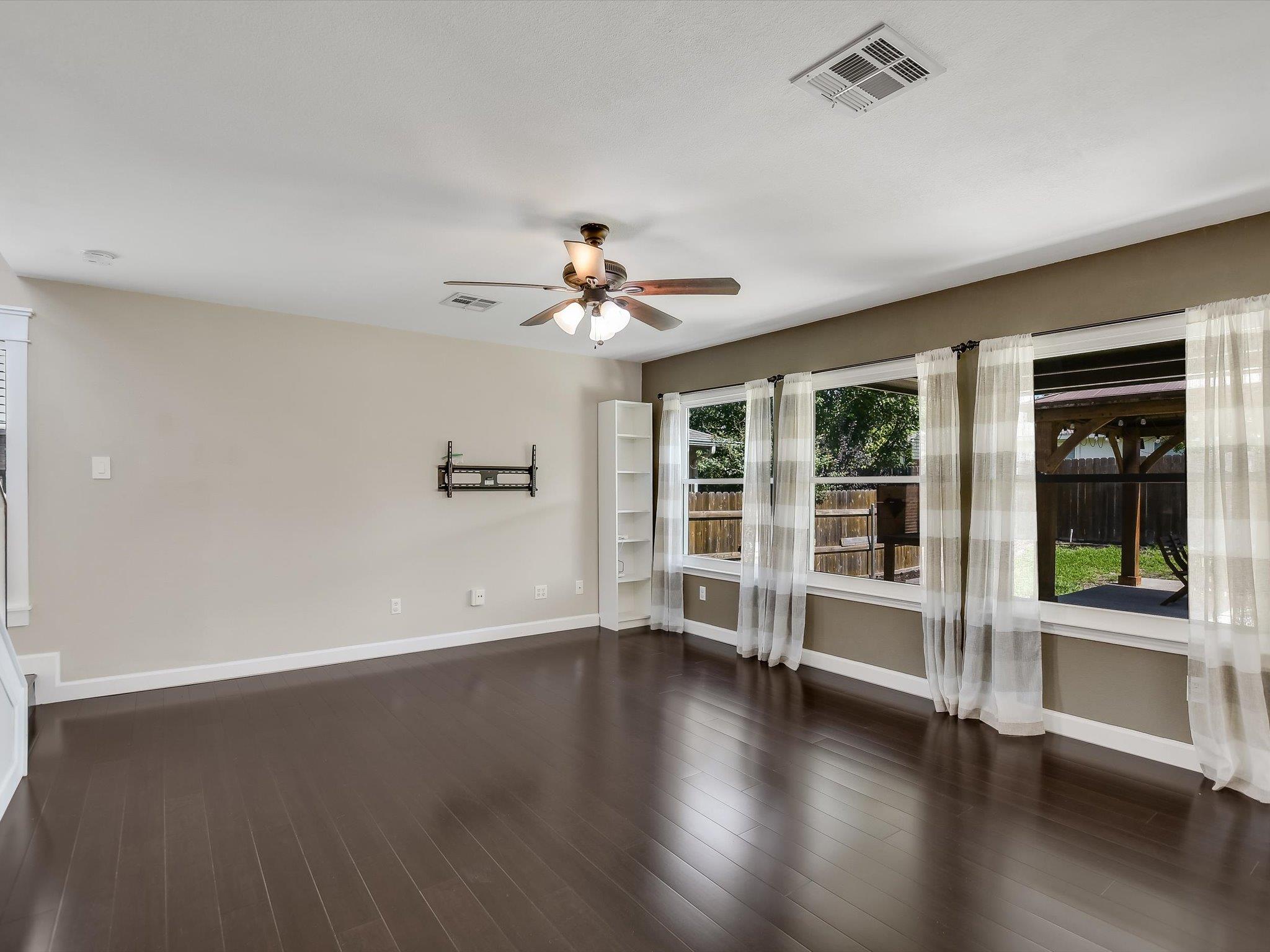 12816 Thomas Jefferson St Property Photo 5