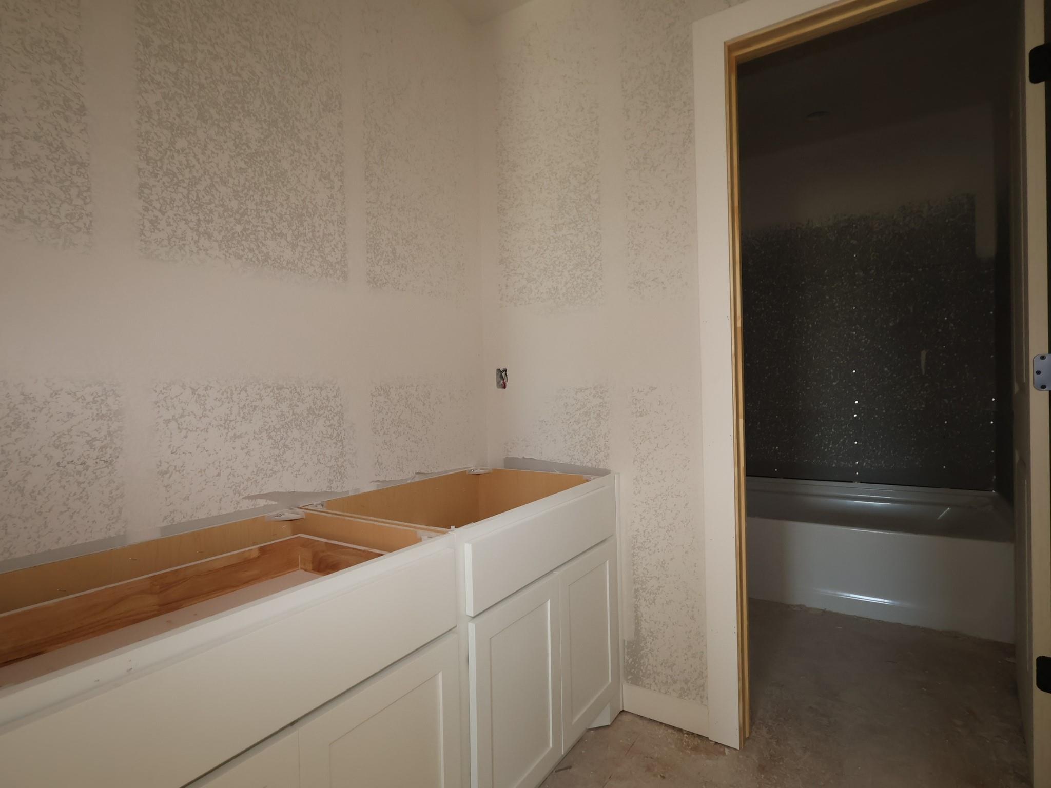 698 Clarissa St Property Photo 12