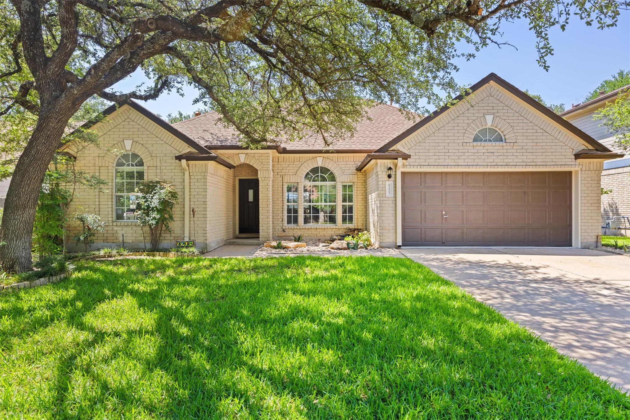 9205 Amanda Dr Property Photo 1