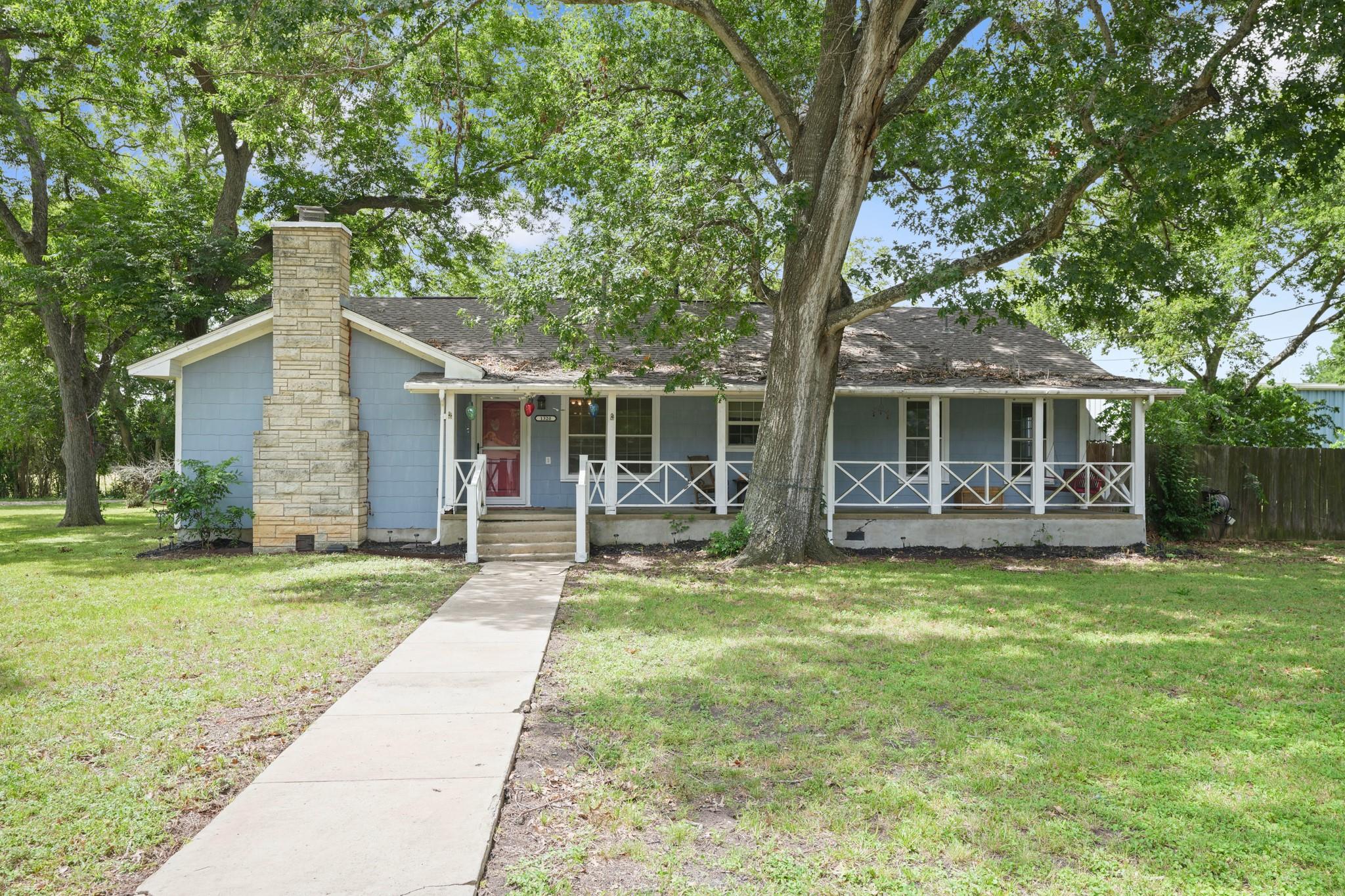 1320 W San Antonio St Property Photo 1