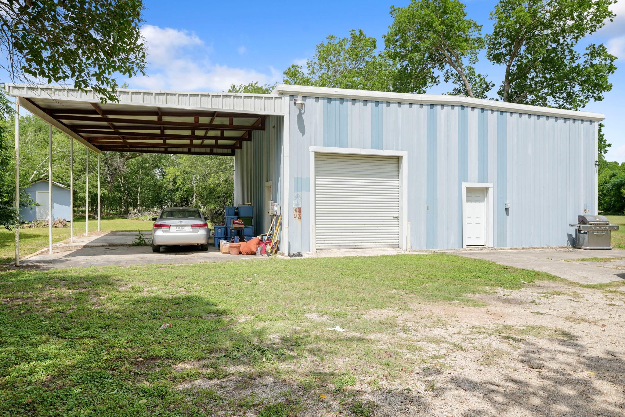 1320 W San Antonio St Property Photo 3