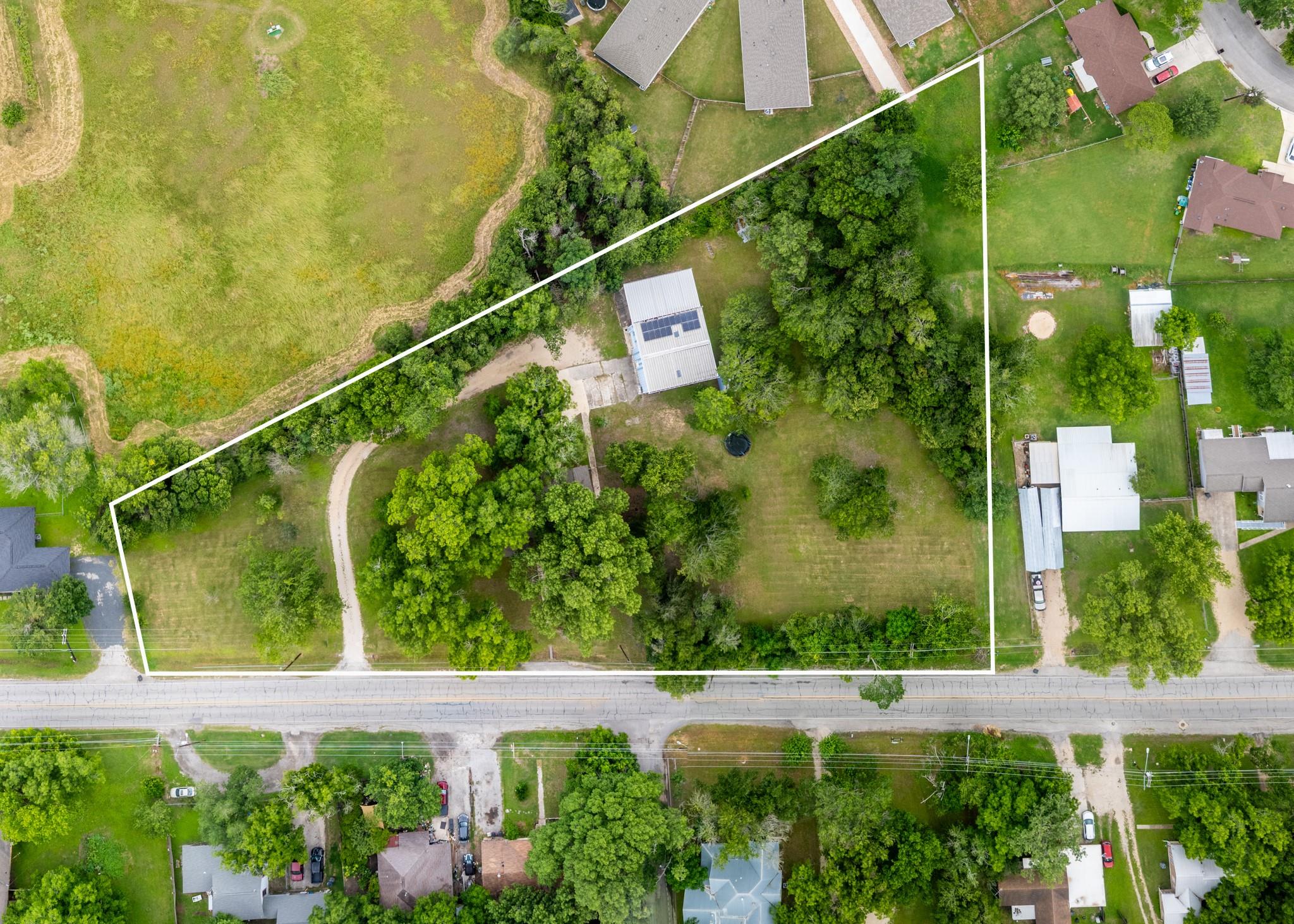 1320 W San Antonio St Property Photo 4