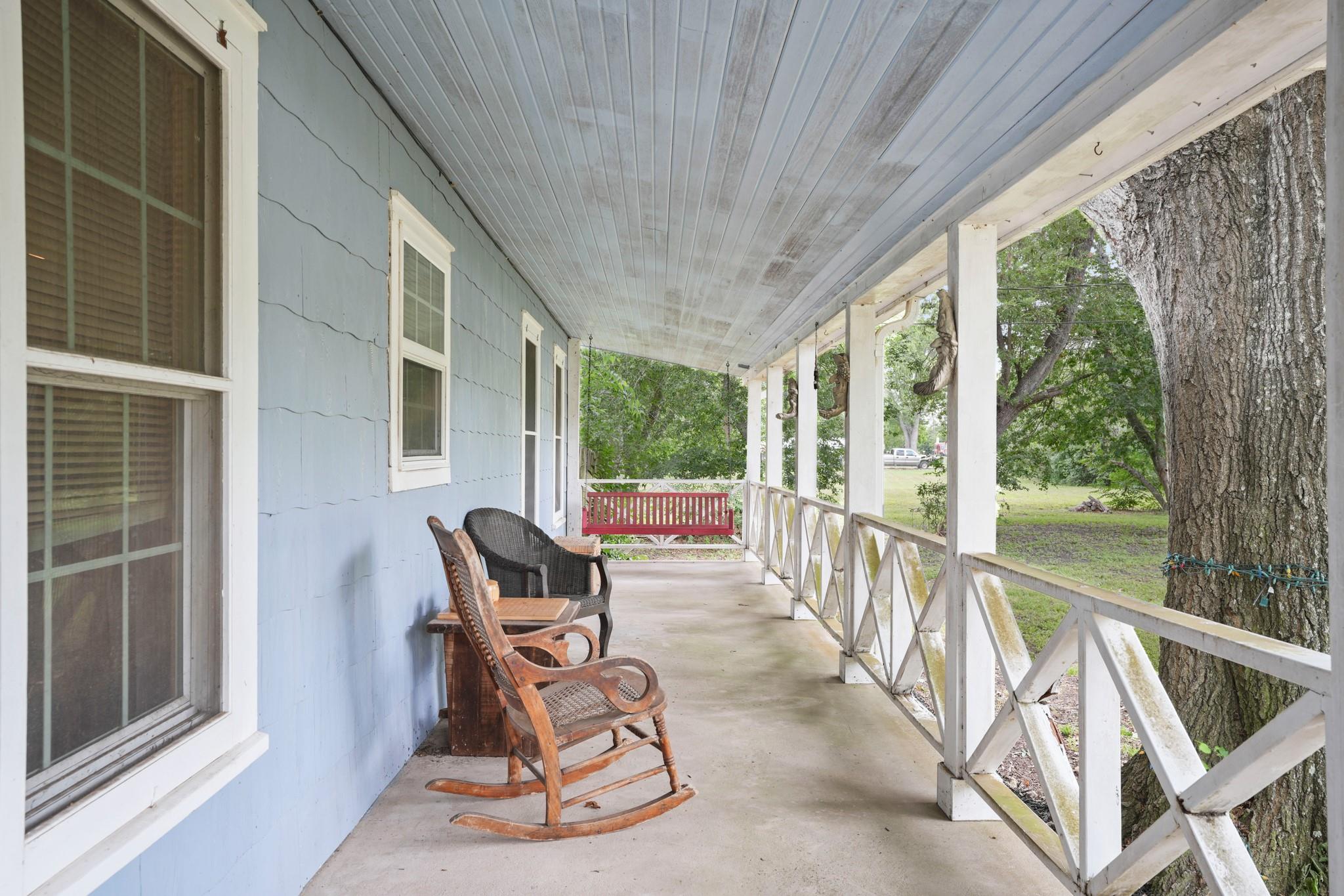1320 W San Antonio St Property Photo 4
