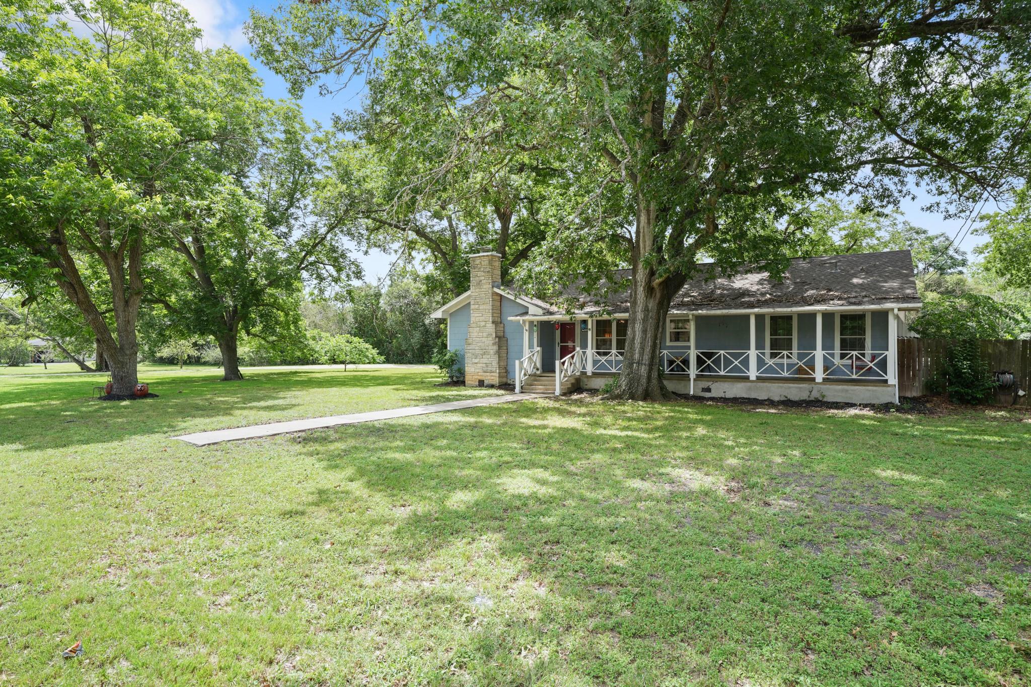 1320 W San Antonio St Property Photo 6