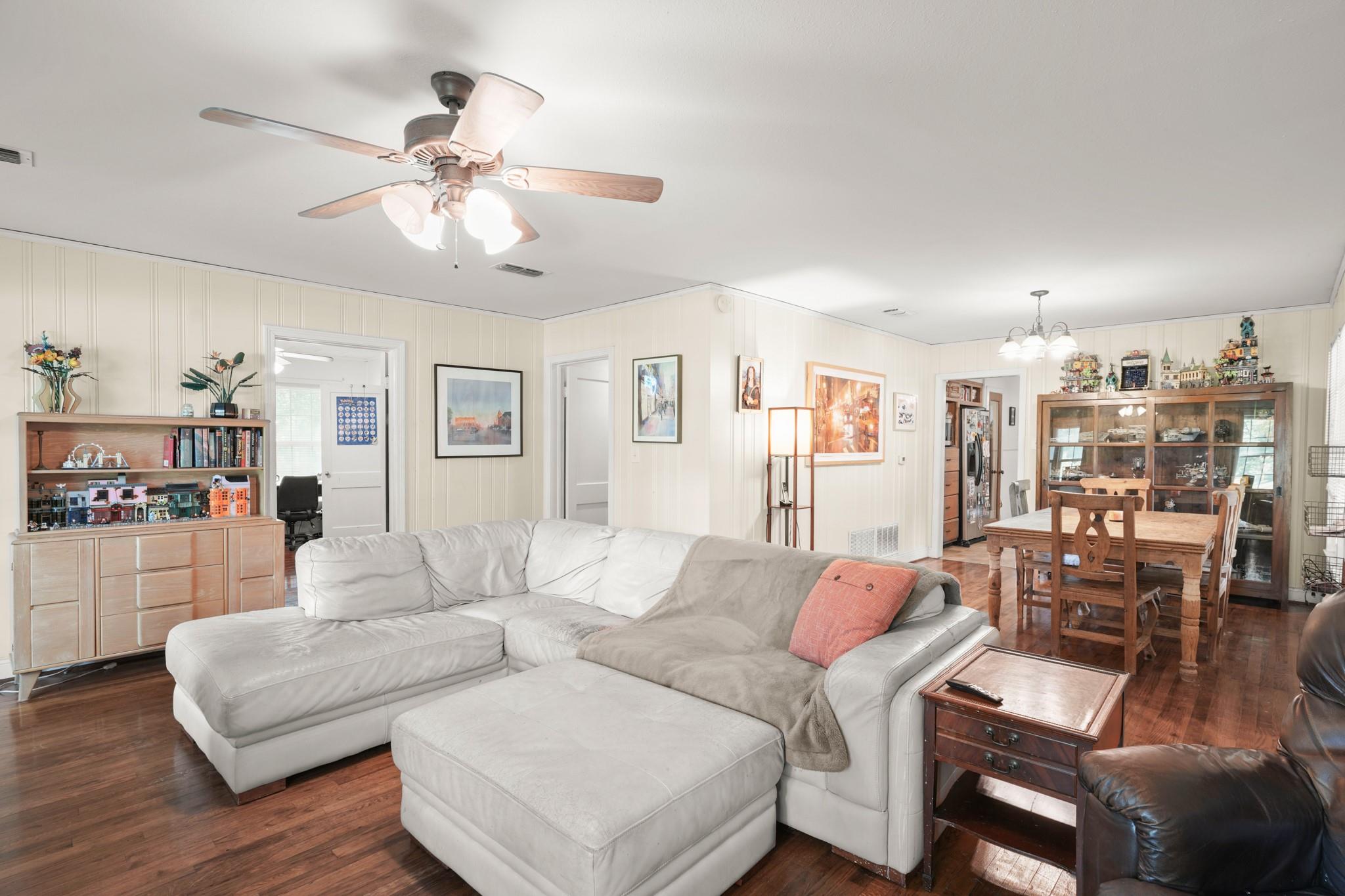 1320 W San Antonio St Property Photo 8