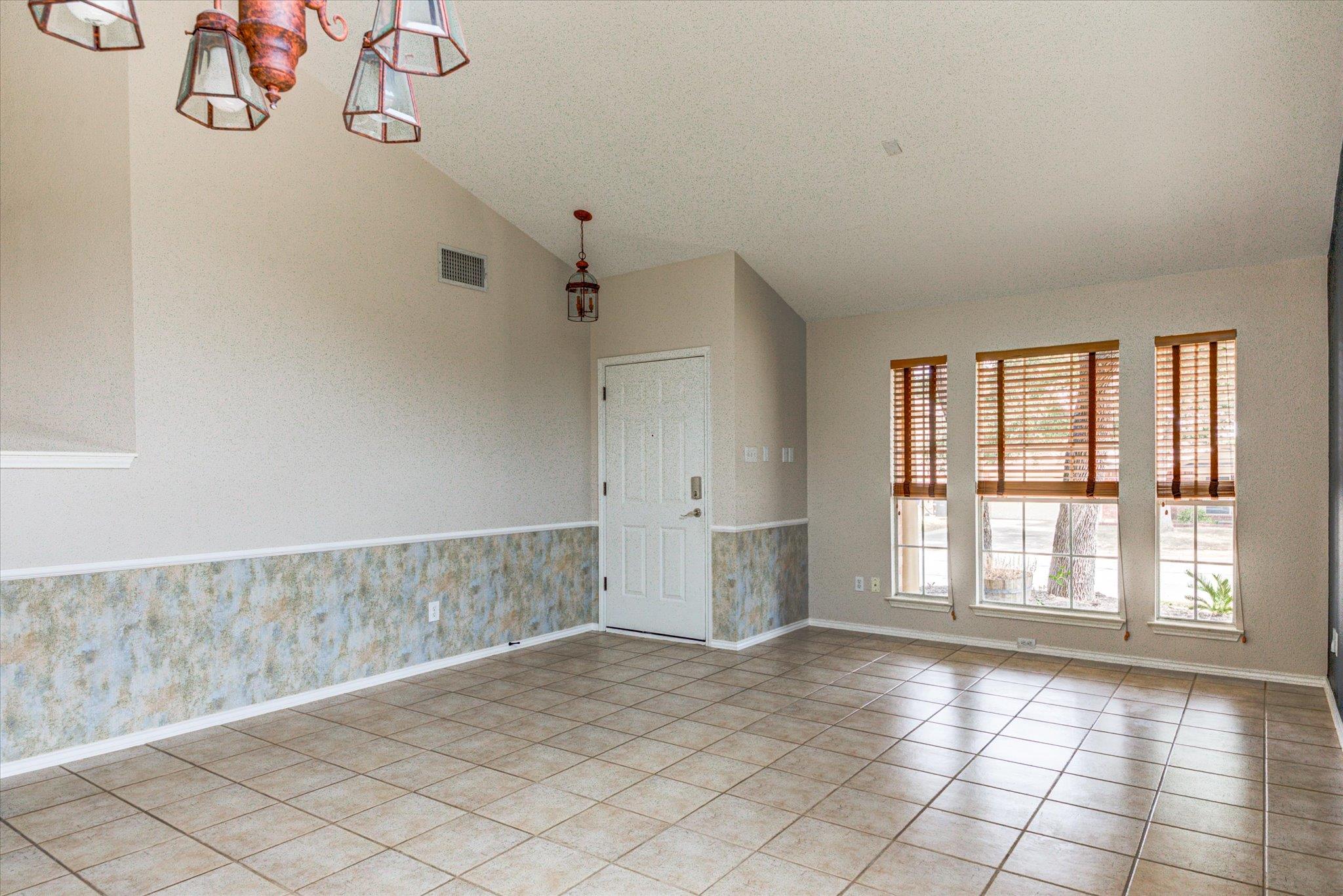 722 Settlement St Property Photo 10
