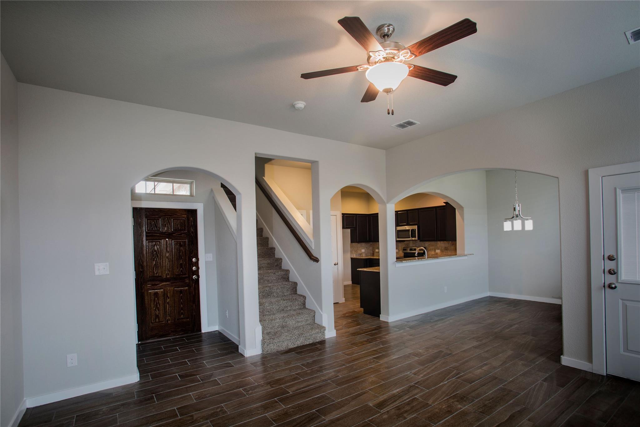 113 Lakeview Ct Property Photo 2