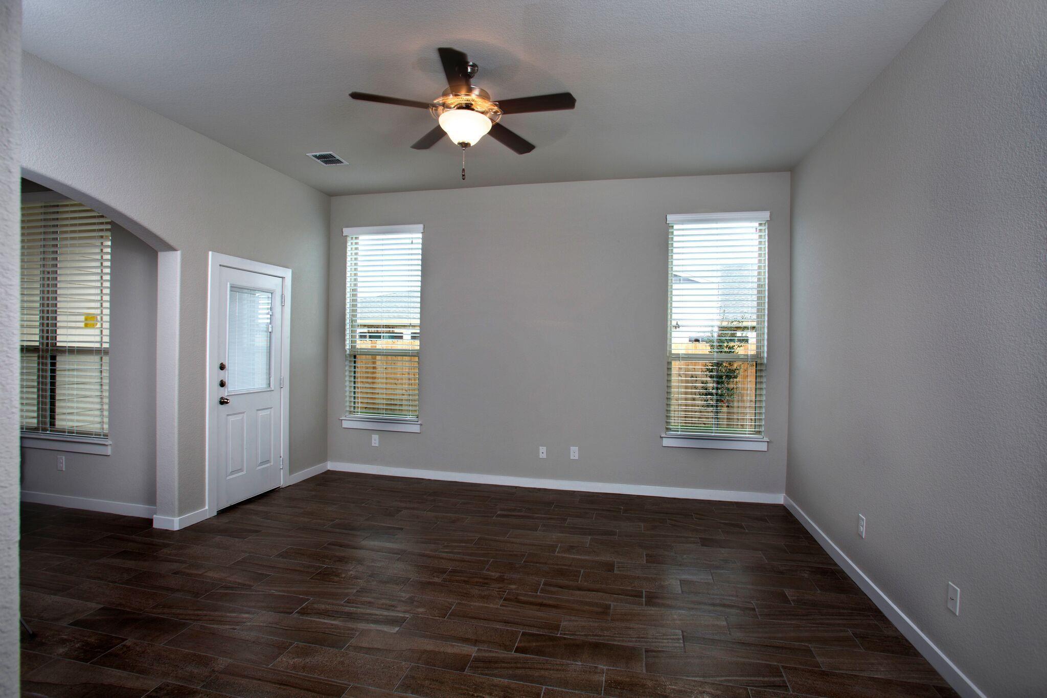 113 Lakeview Ct Property Photo 3