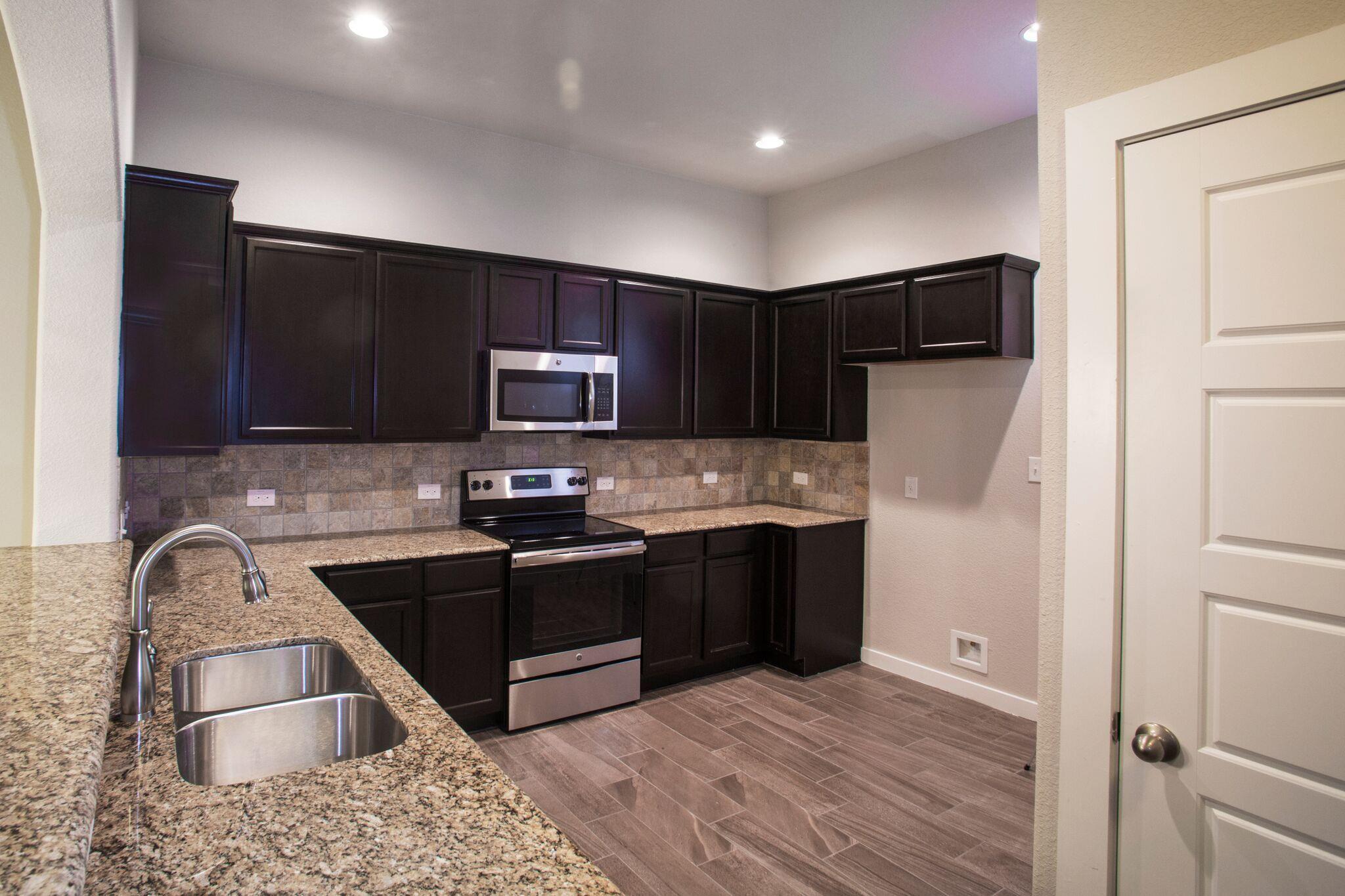 113 Lakeview Ct Property Photo 4