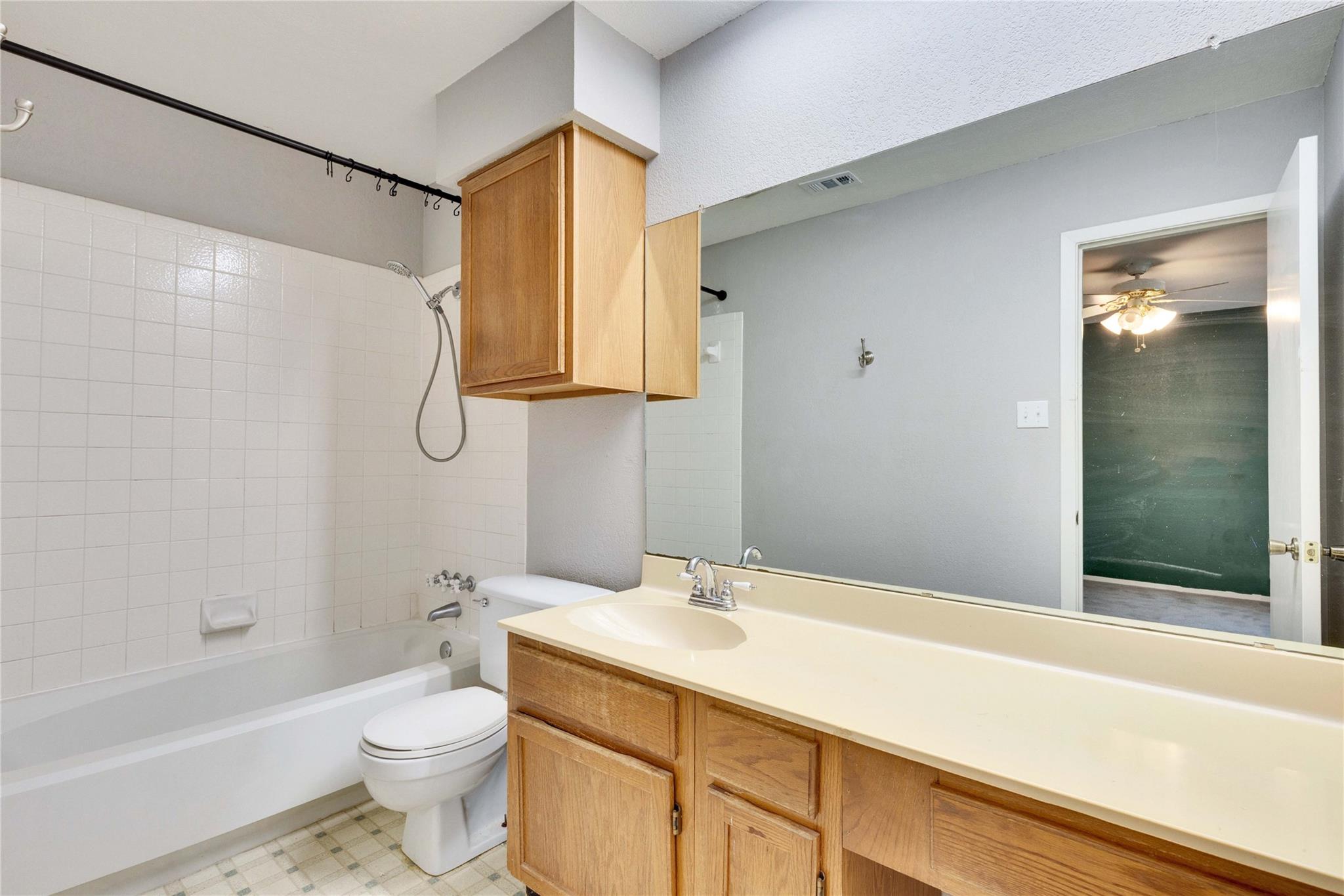9706 Moorberry St Property Photo 12