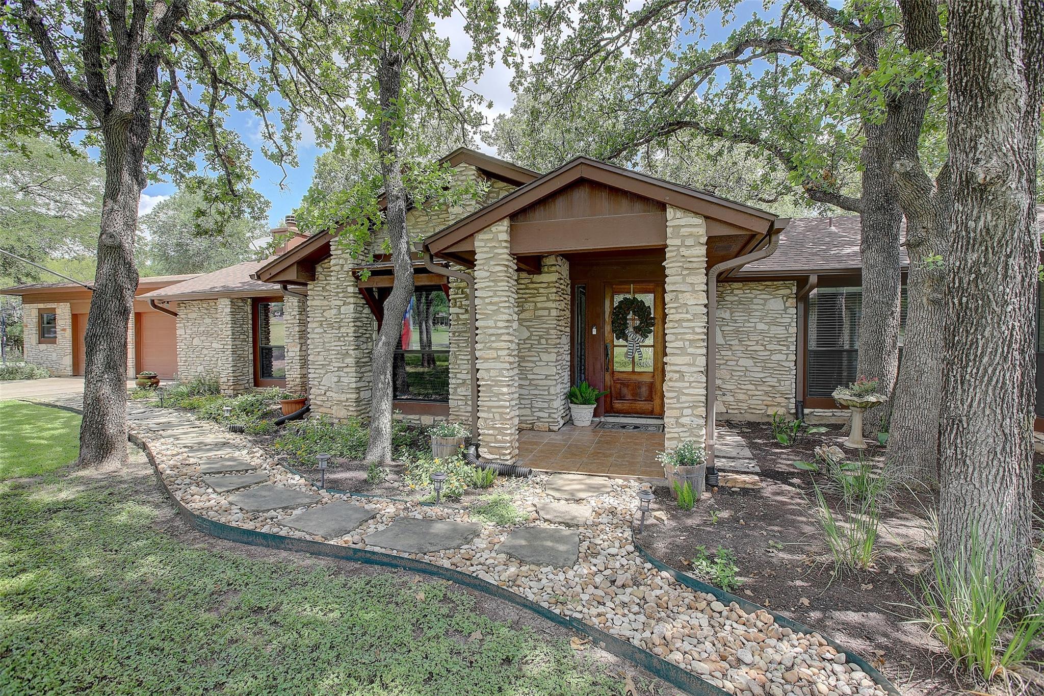 205 E Esparada Dr Property Photo 1