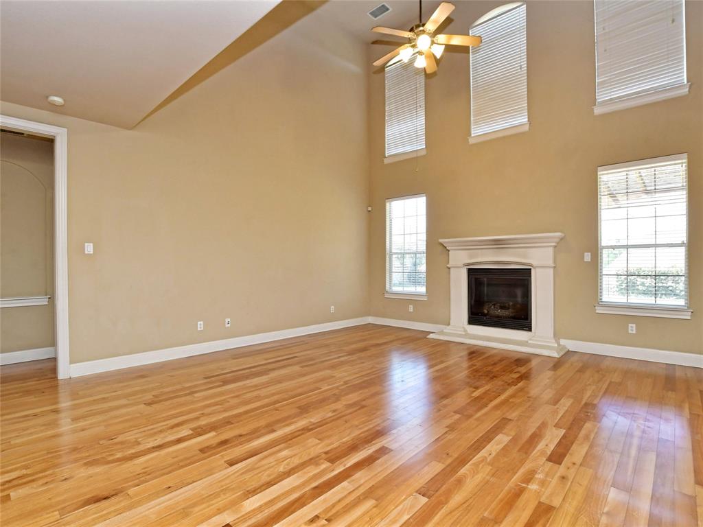 303 Hensley Dr Property Photo 3