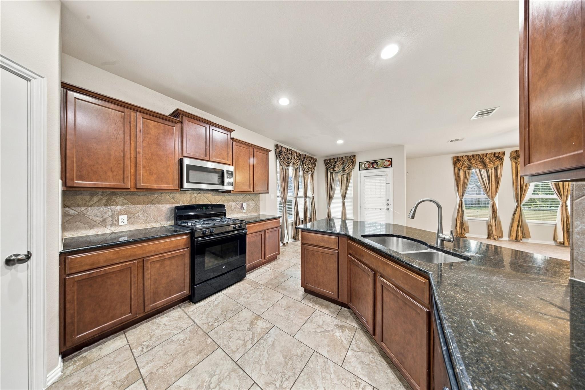 181 Fossilstone Trl Property Photo 4