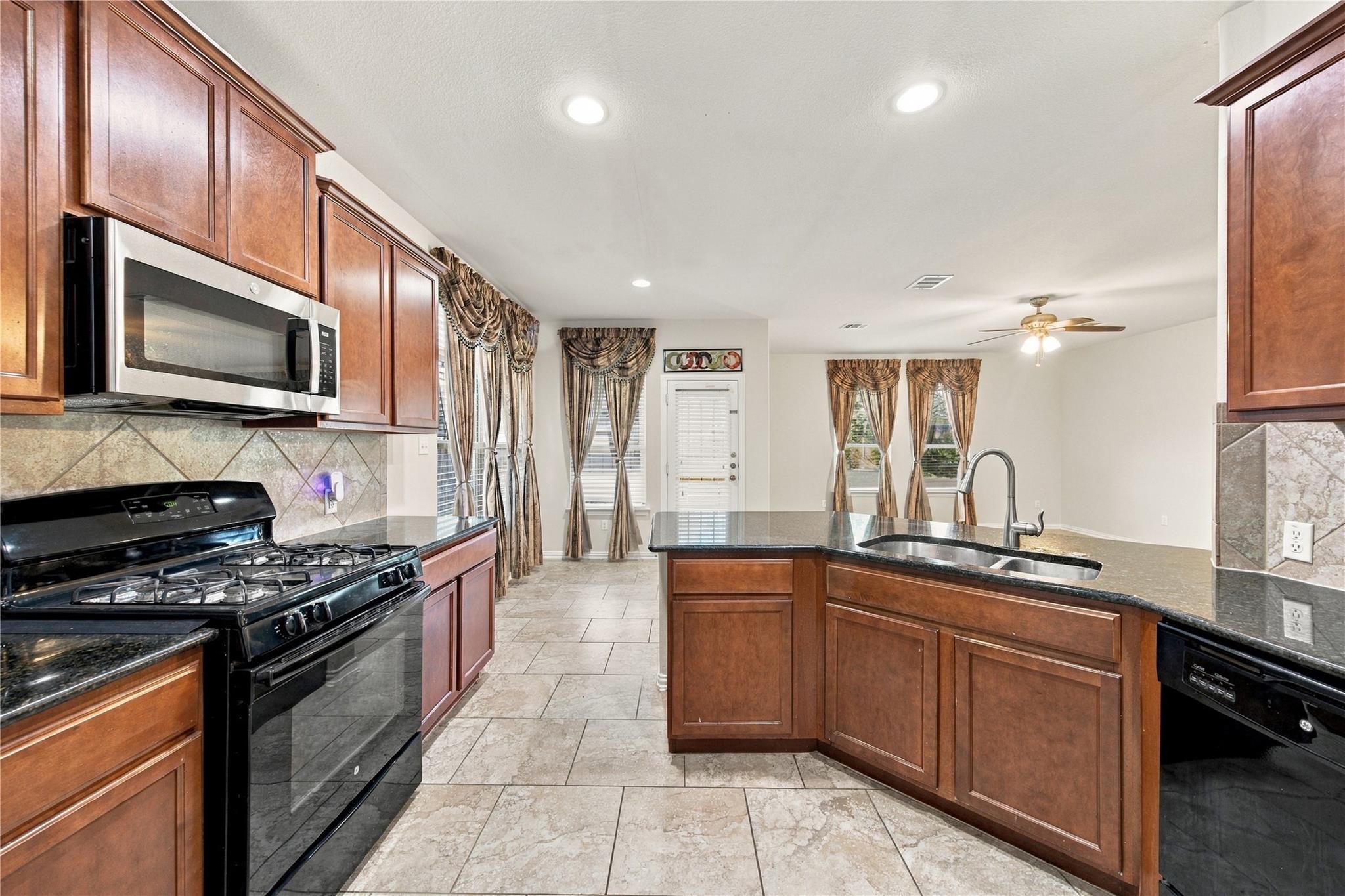 181 Fossilstone Trl Property Photo 5