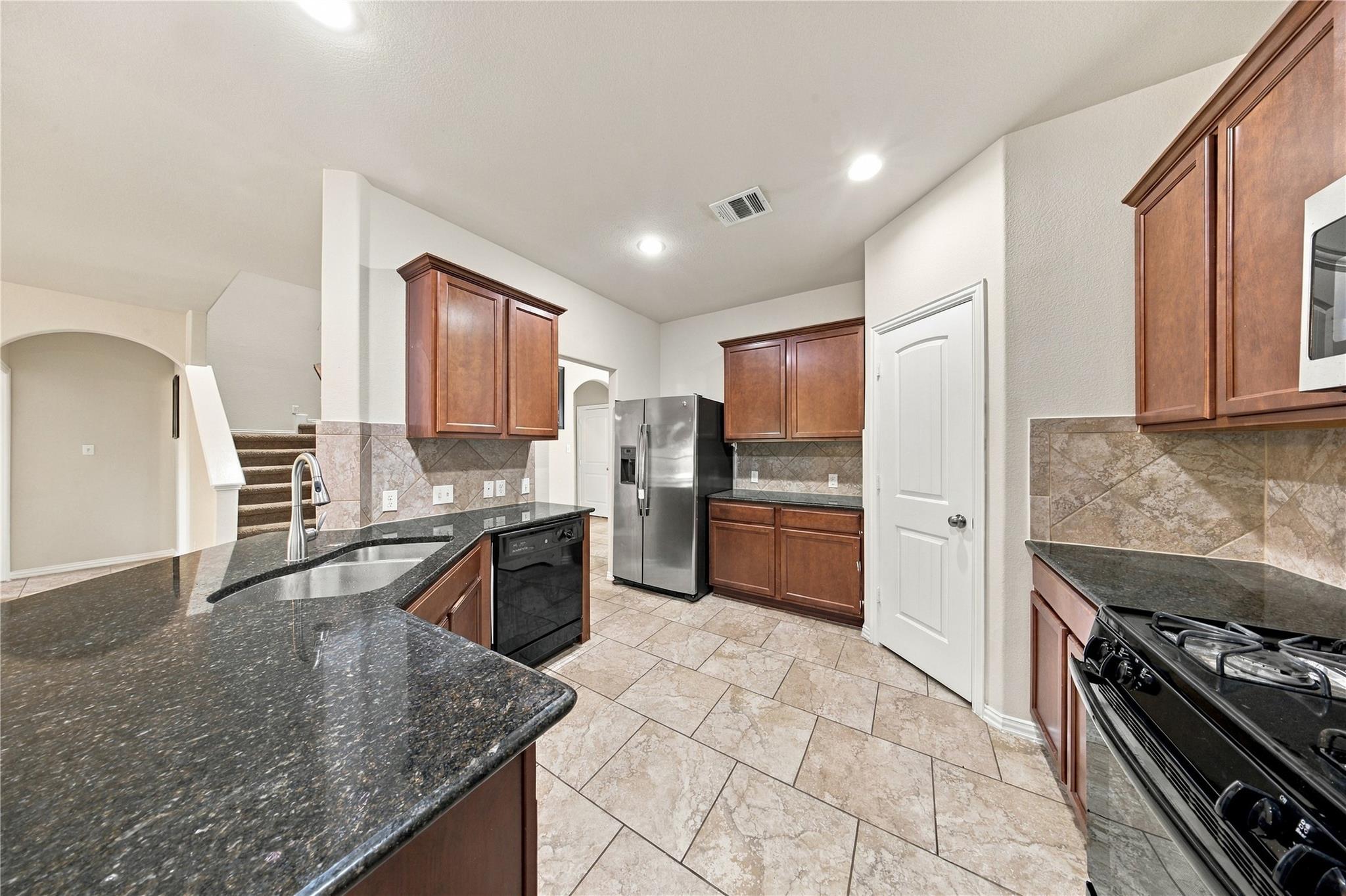 181 Fossilstone Trl Property Photo 7
