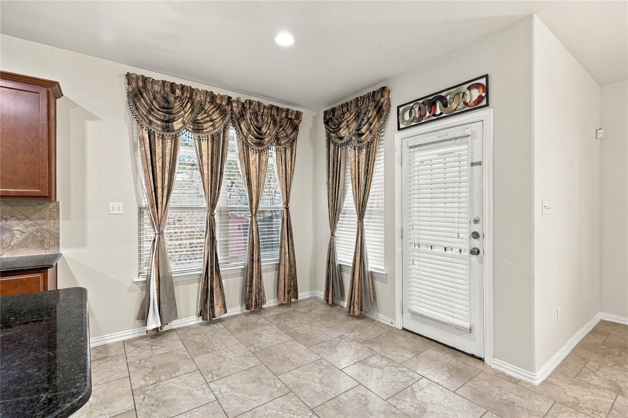 181 Fossilstone Trl Property Photo 9