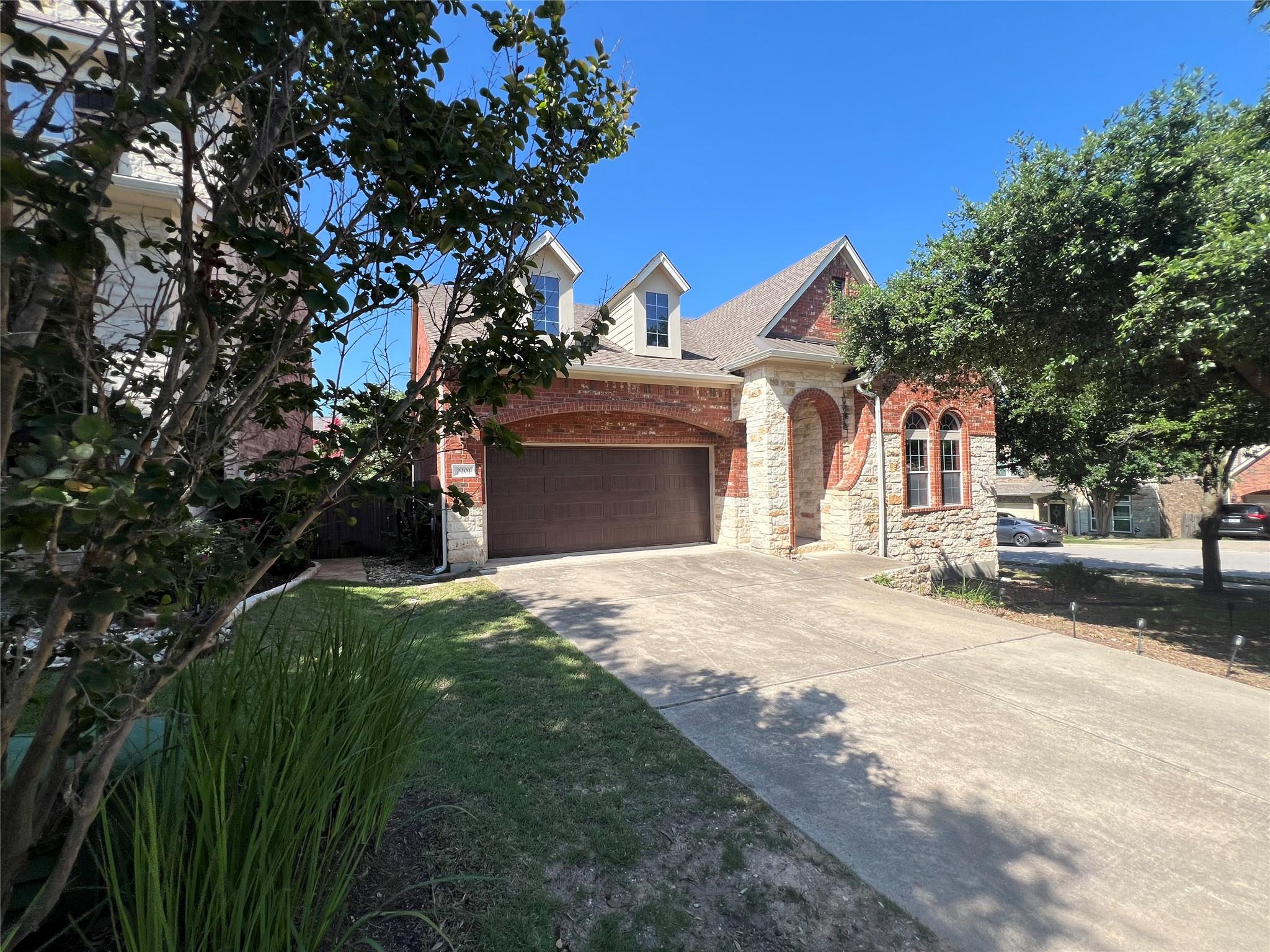 2201 Golden Gate Park Property Photo 3