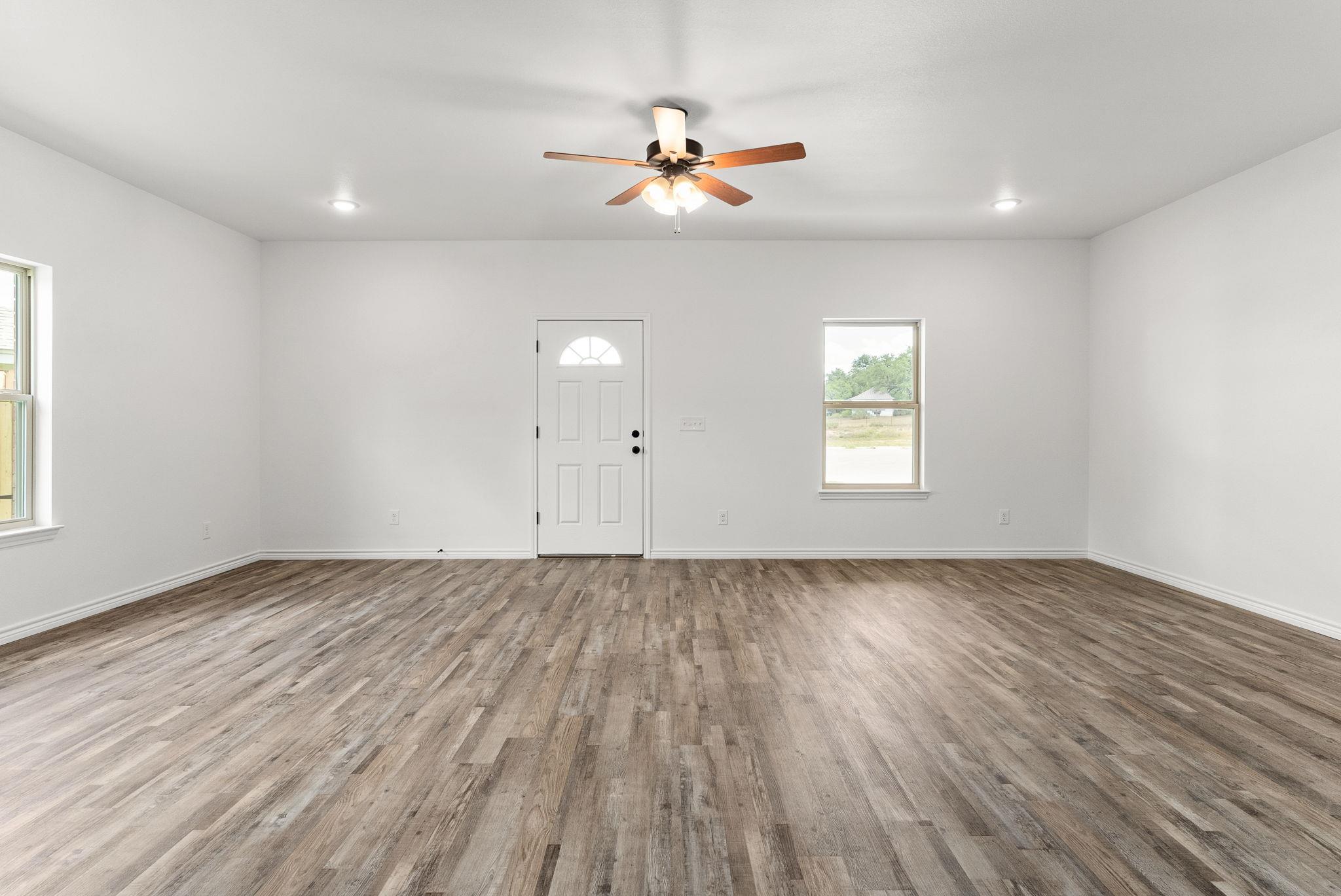 828 Elijah Ln Property Photo 4