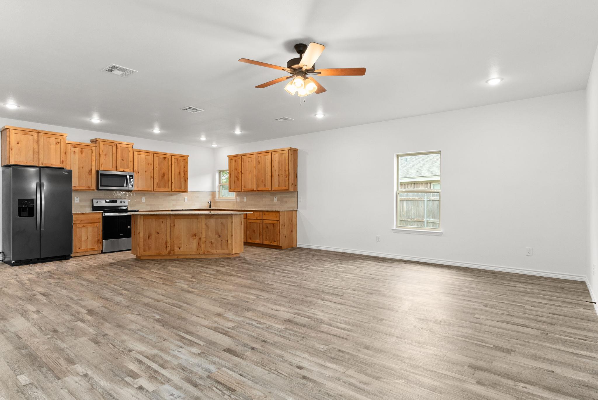 828 Elijah Ln Property Photo 6