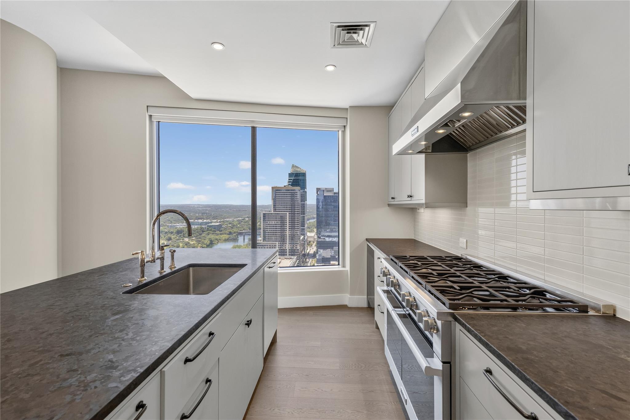 200 Congress Ave #28sw Property Photo 12