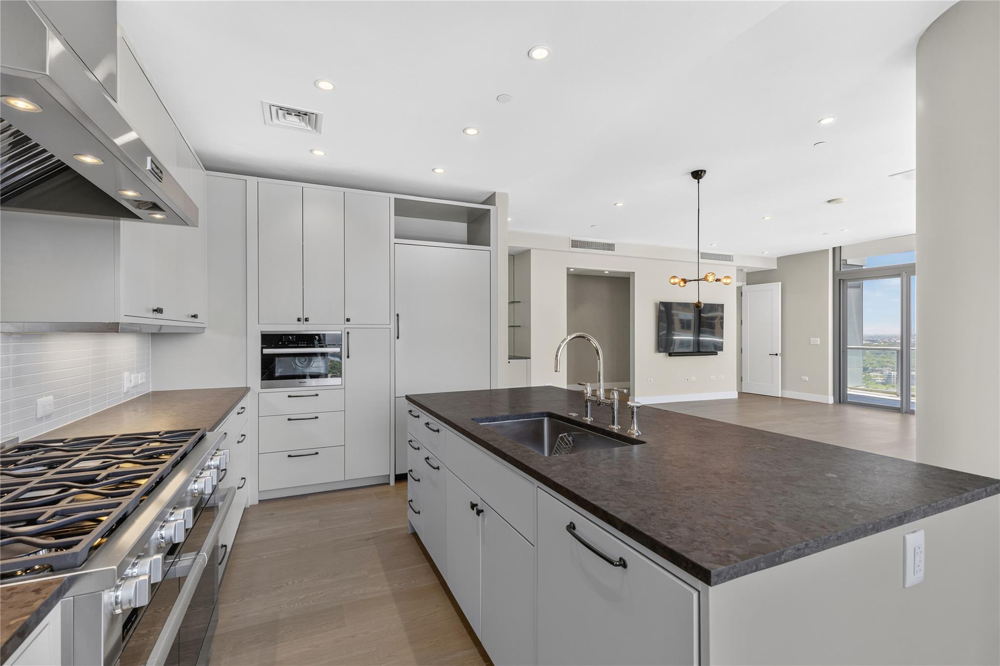 200 Congress Ave #28sw Property Photo 14