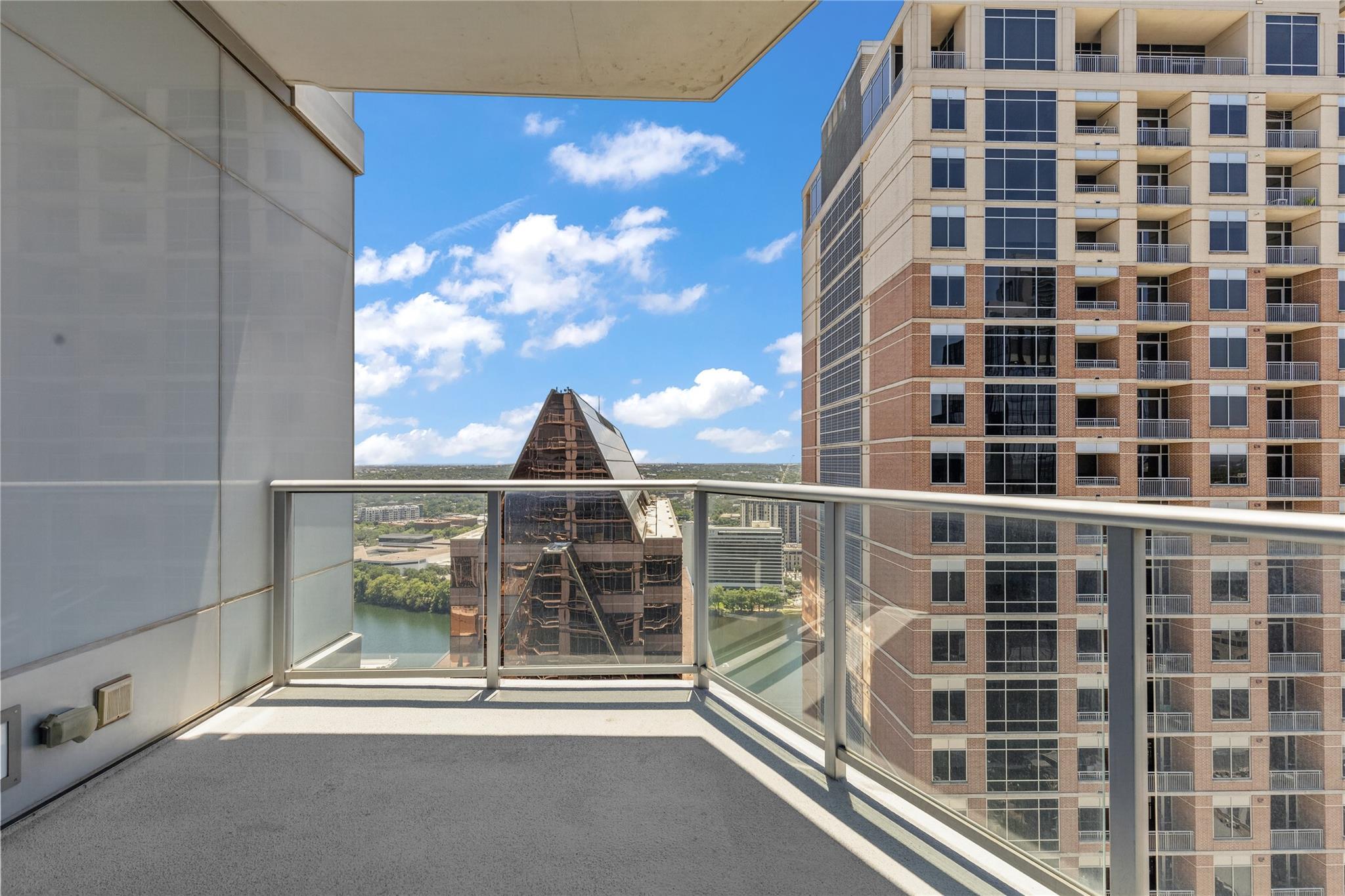 200 Congress Ave #28sw Property Photo 35