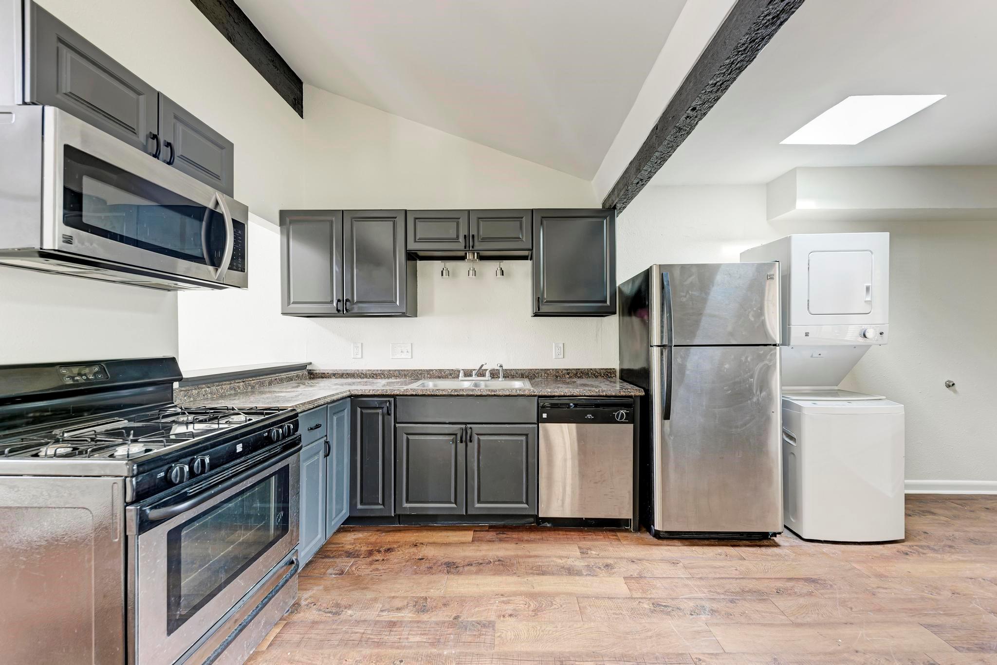 1010 W 23rd St #2 Property Photo 8