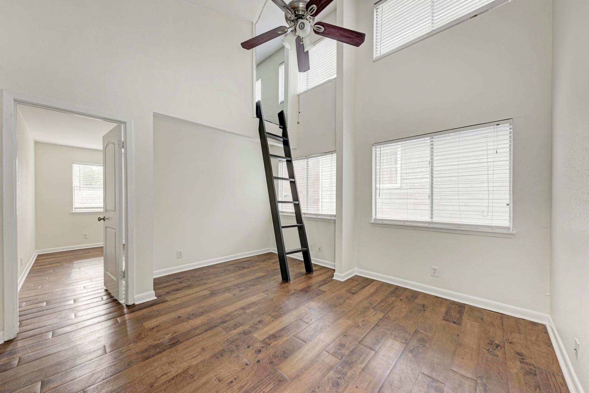1010 W 23rd St #2 Property Photo 12