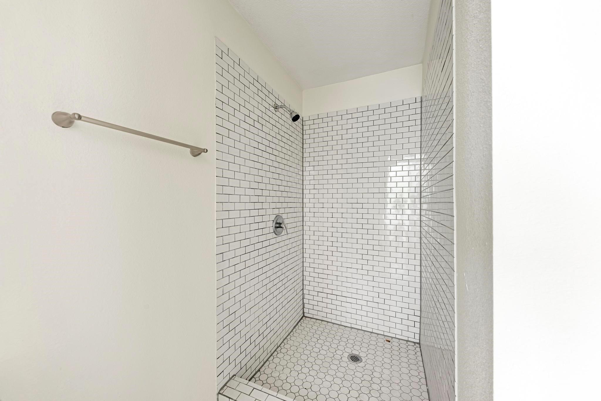 1010 W 23rd St #2 Property Photo 24