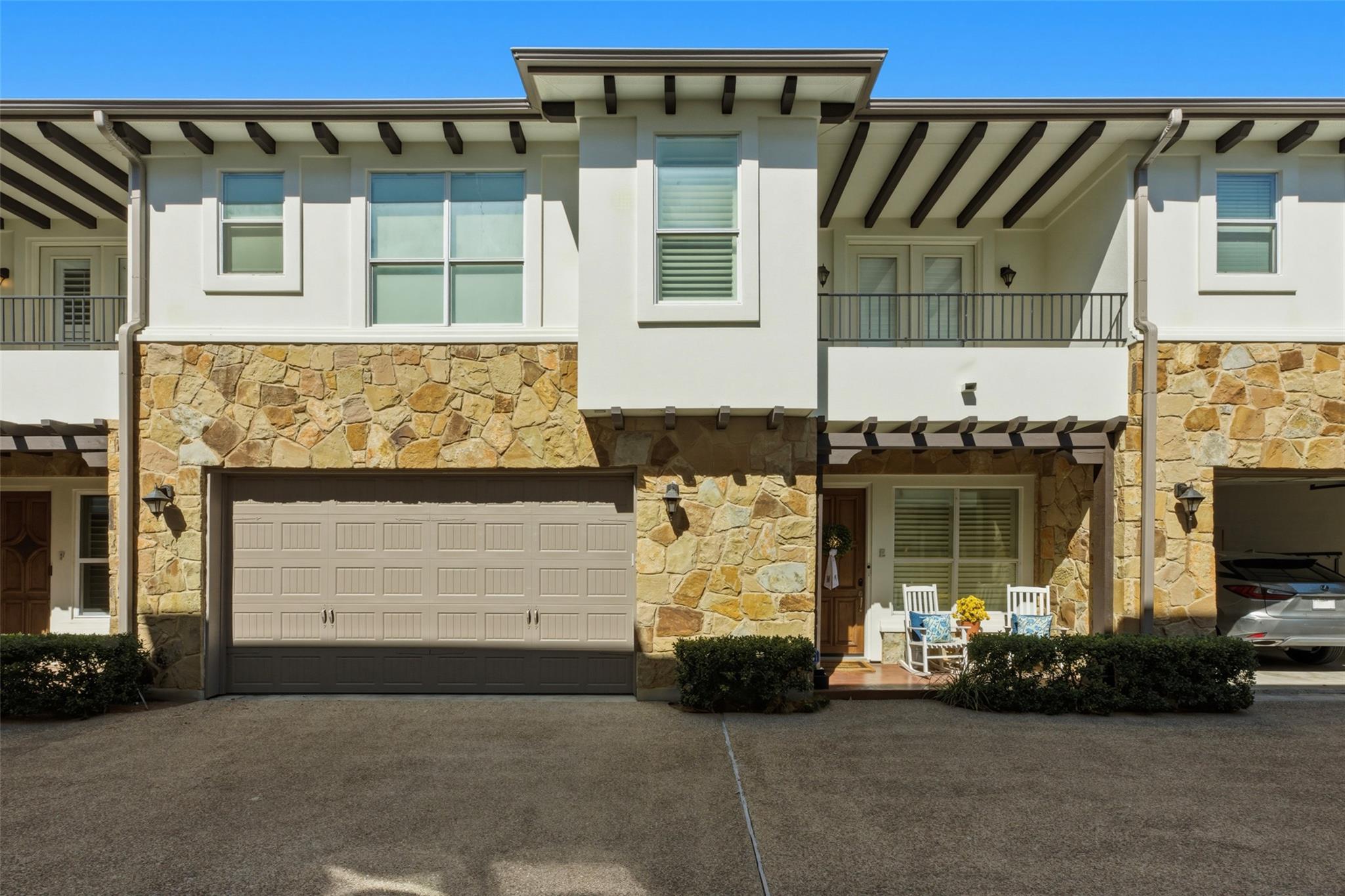 1621 Enfield Rd #e Property Photo 3