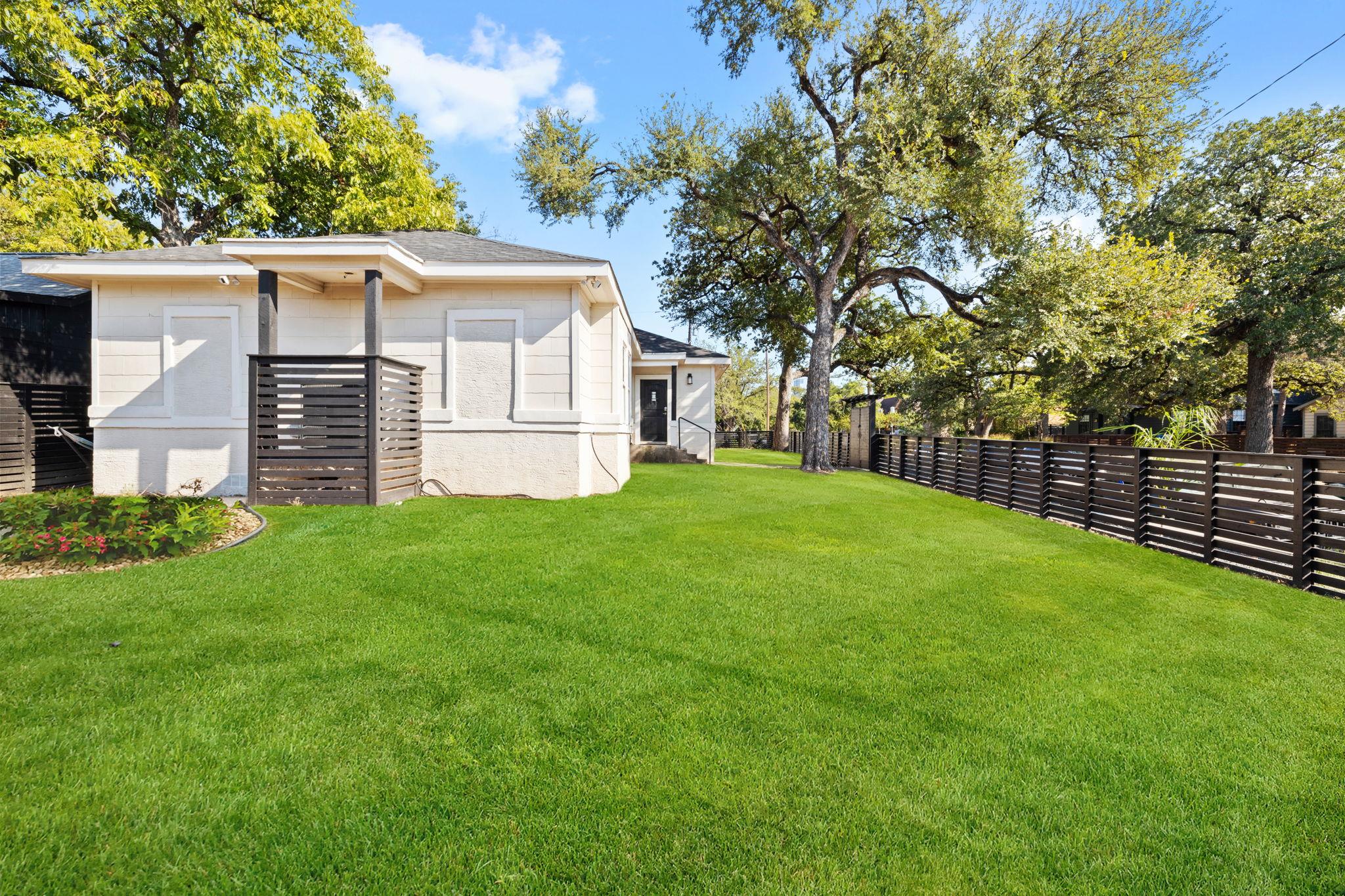 1810 Palma Plz Property Photo 4