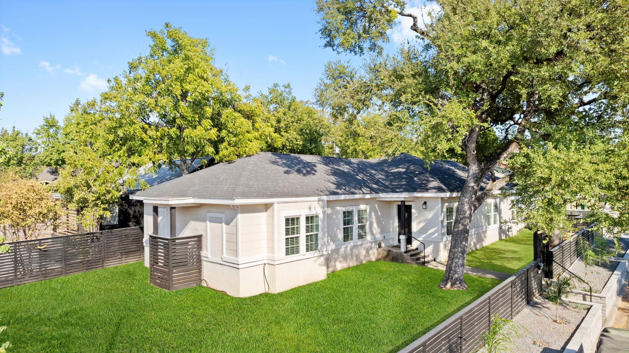 1810 Palma Plz Property Photo 6