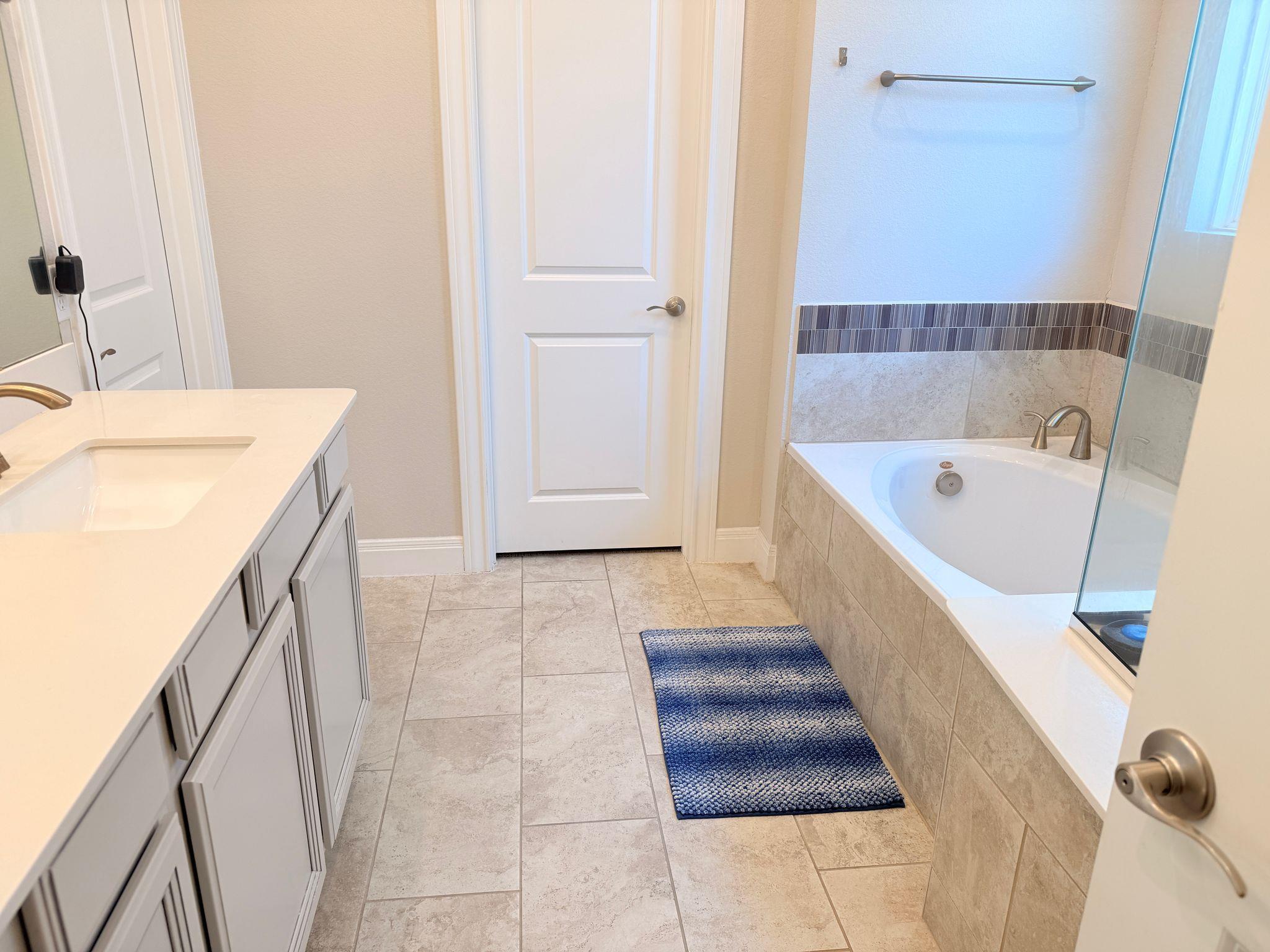 1224 Leaning Oak Ln Property Photo 15