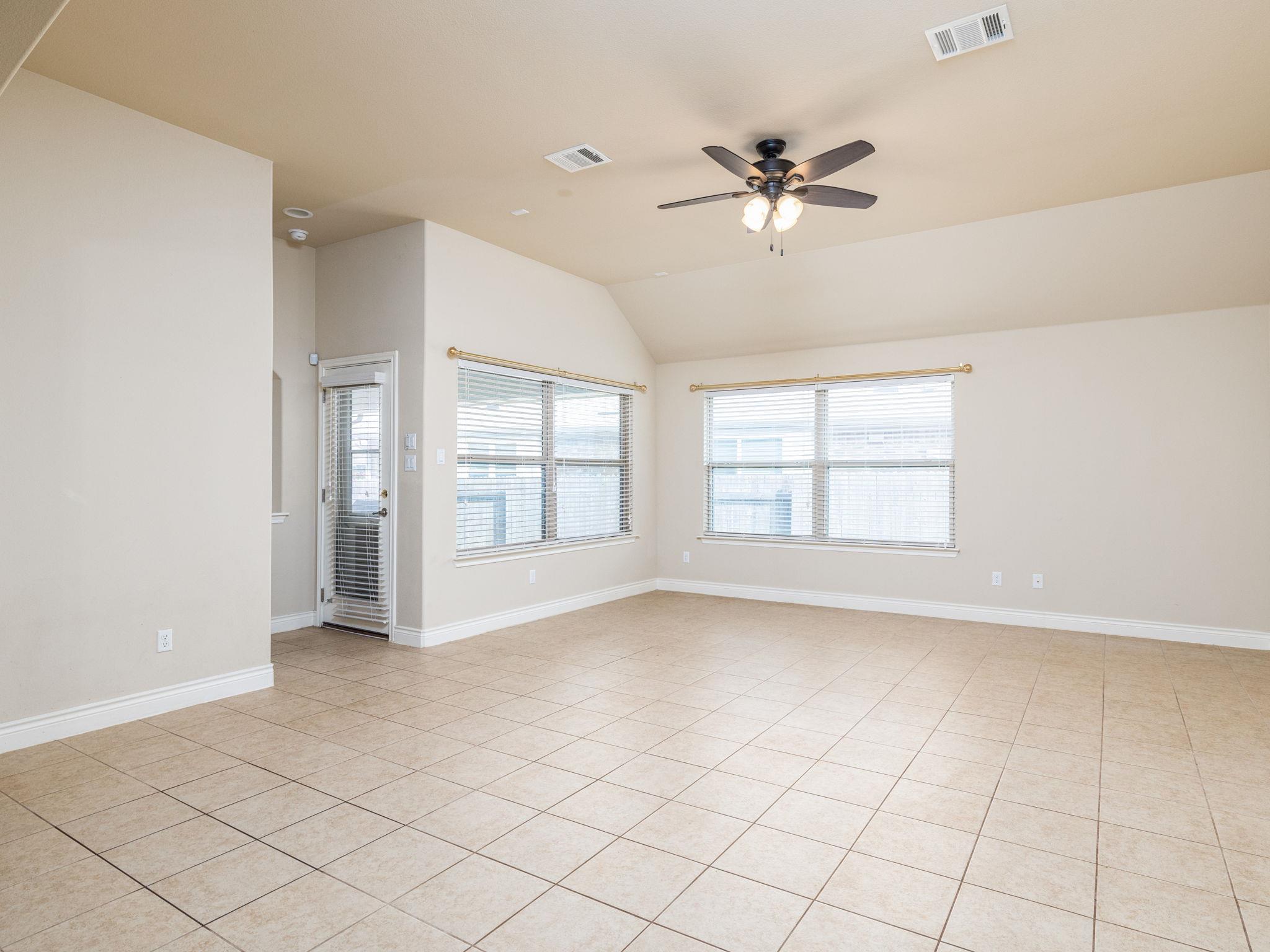 3620 Tor Ln Property Photo 4