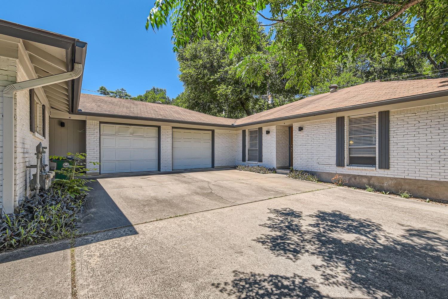 3404 South Oak Dr Property Photo 2