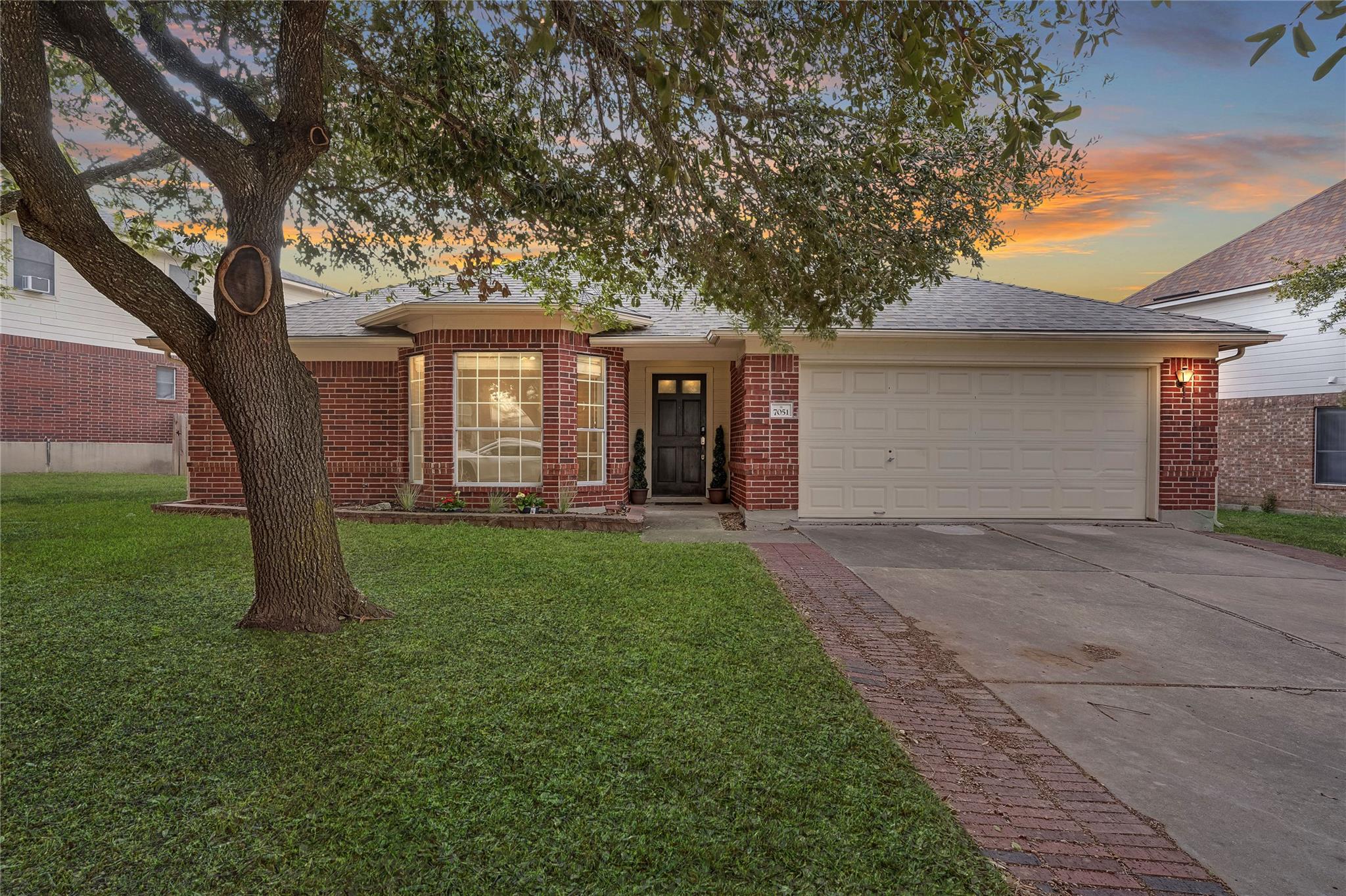 7051 Thistle Hill Way Property Photo 1