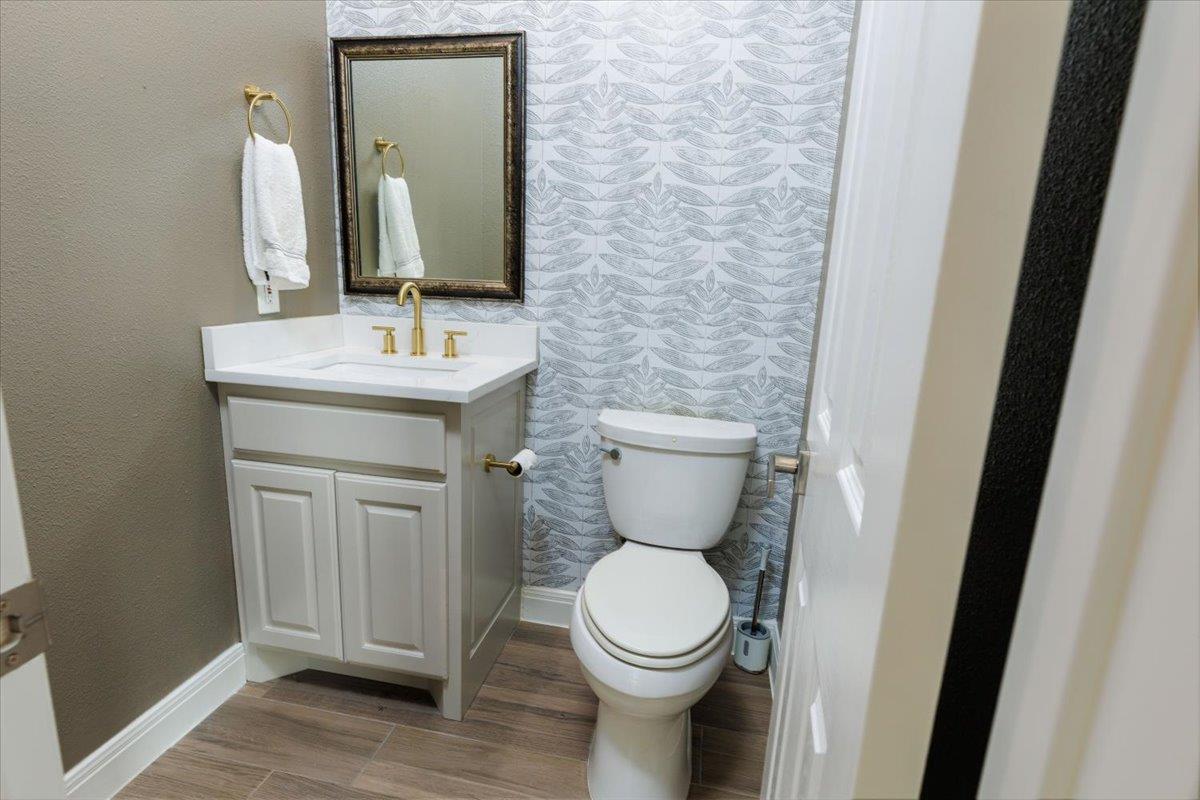 403 Golf Crest Ln Property Photo 11