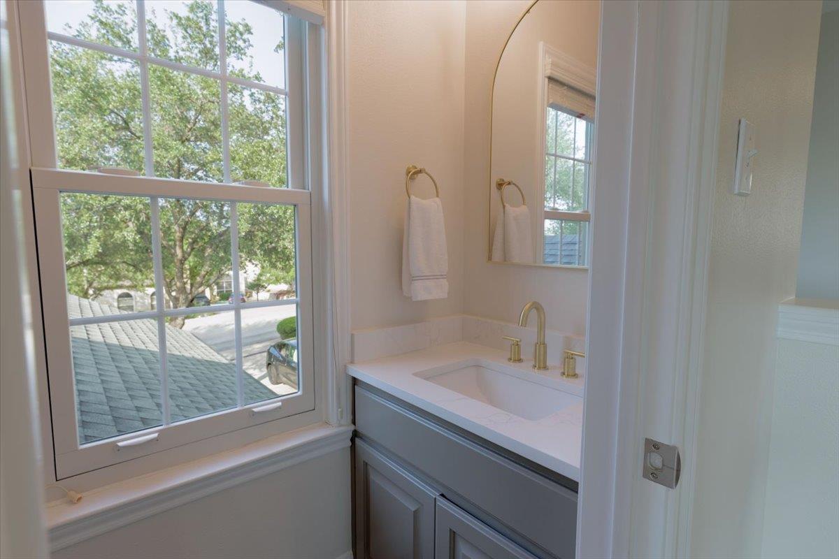 403 Golf Crest Ln Property Photo 16