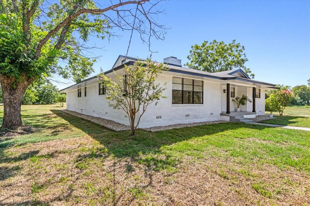 703 Penton Ln Property Photo 3