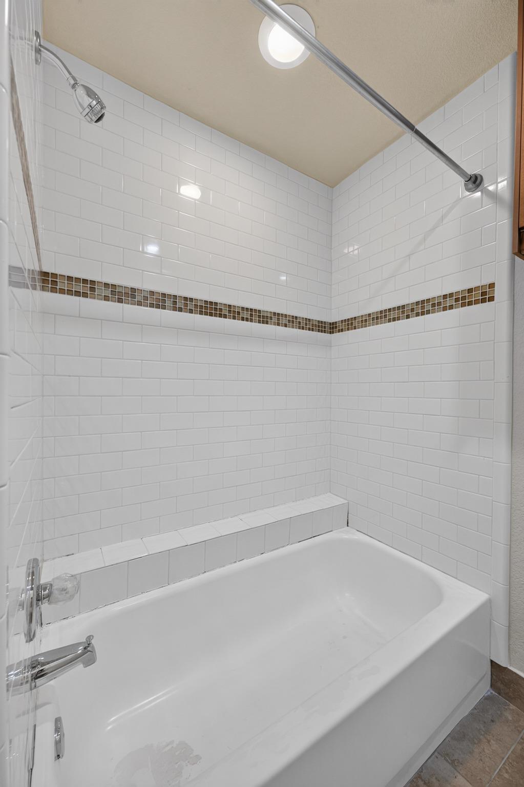 7685 Northcross Dr #1101 Property Photo 16