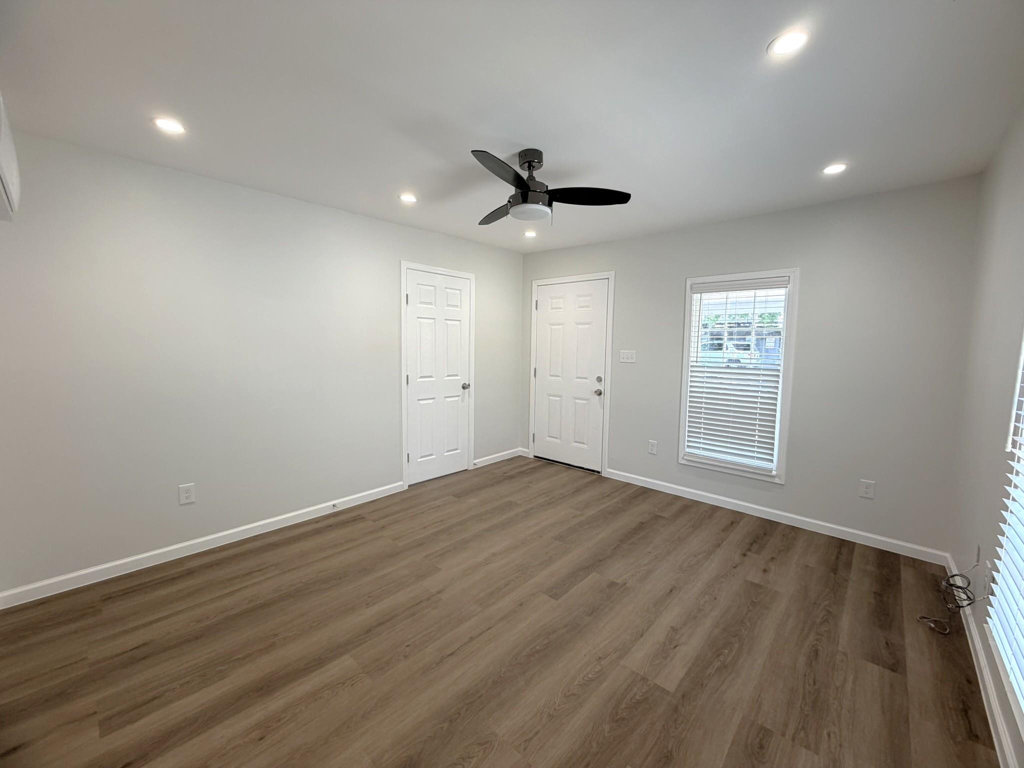 503 W 41st St #503 Property Photo 1